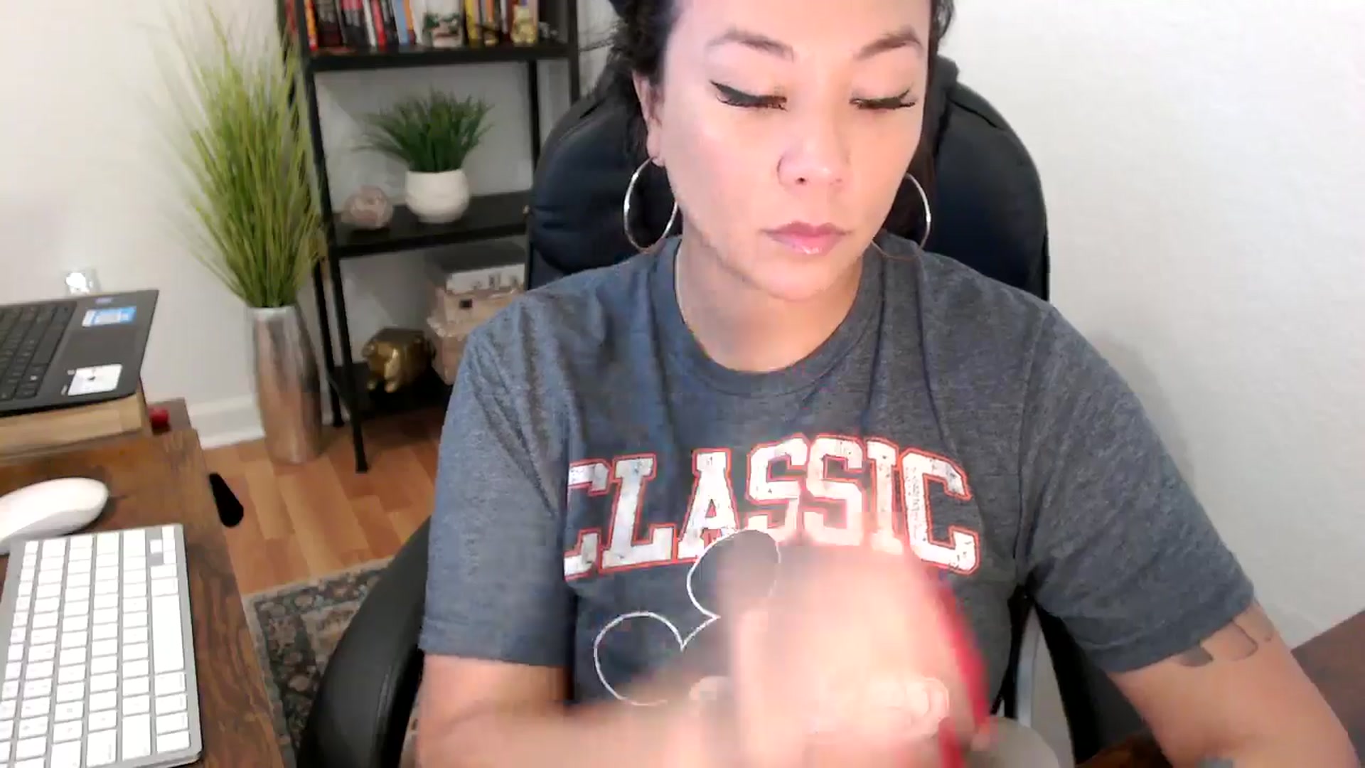 Gallery image thumbnail from MickaylaMinx's myfreecams stream on, 11/25/2024, 18:27 image 4 of 20