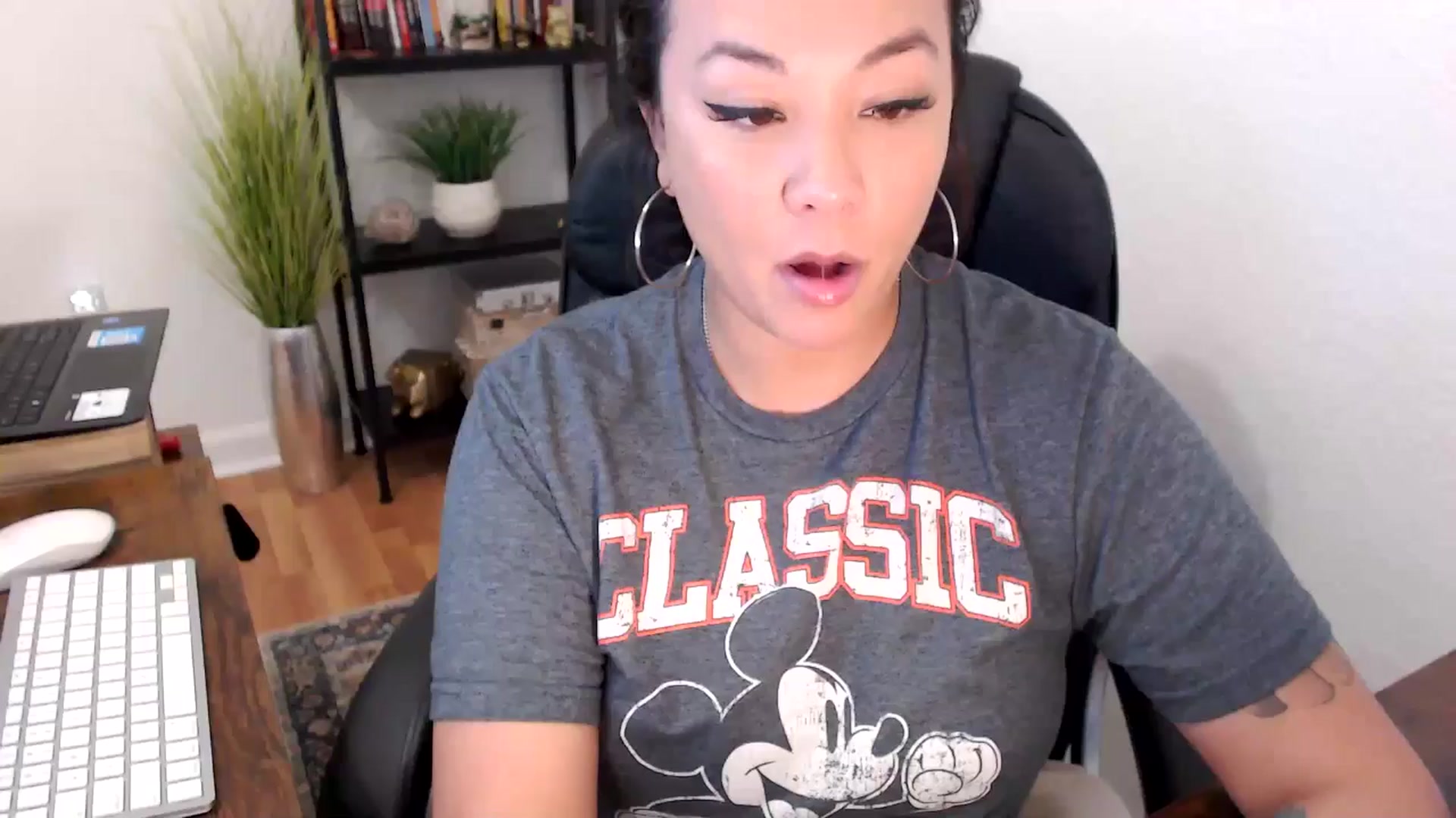 Gallery image thumbnail from MickaylaMinx's myfreecams stream on, 11/25/2024, 18:27 image 5 of 20