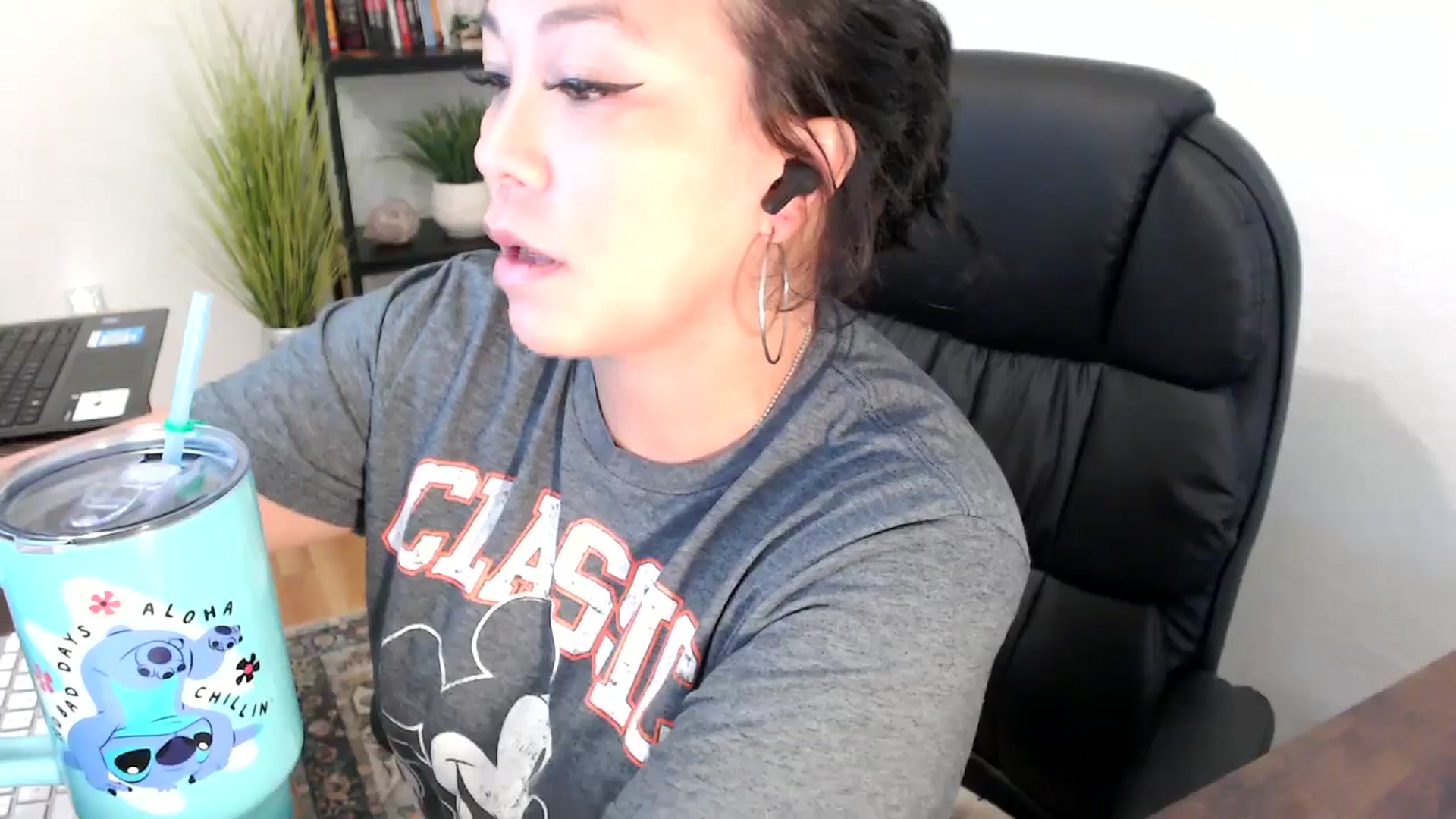 Gallery image thumbnail from MickaylaMinx's myfreecams stream on, 11/25/2024, 18:27 image 18 of 20
