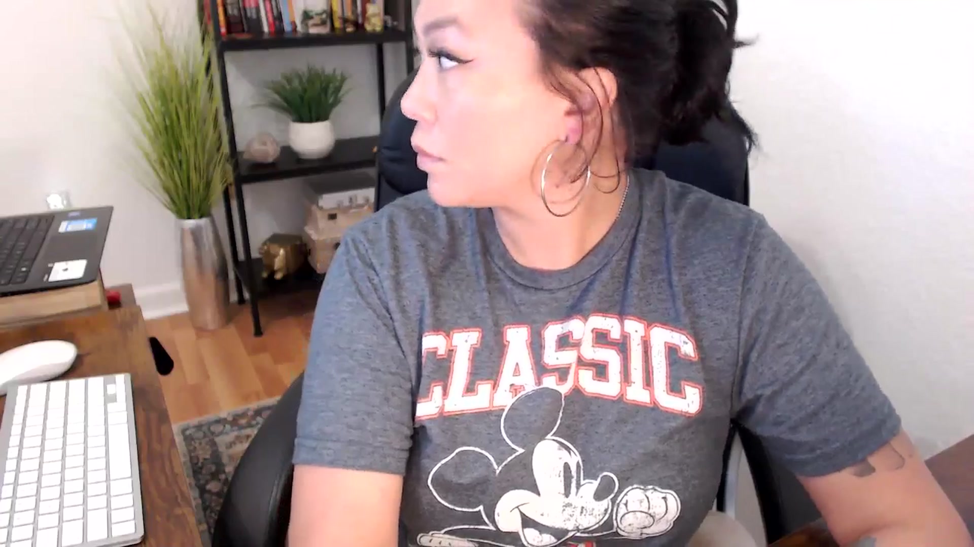 Gallery image thumbnail from MickaylaMinx's myfreecams stream on, 11/25/2024, 18:27 image 6 of 20