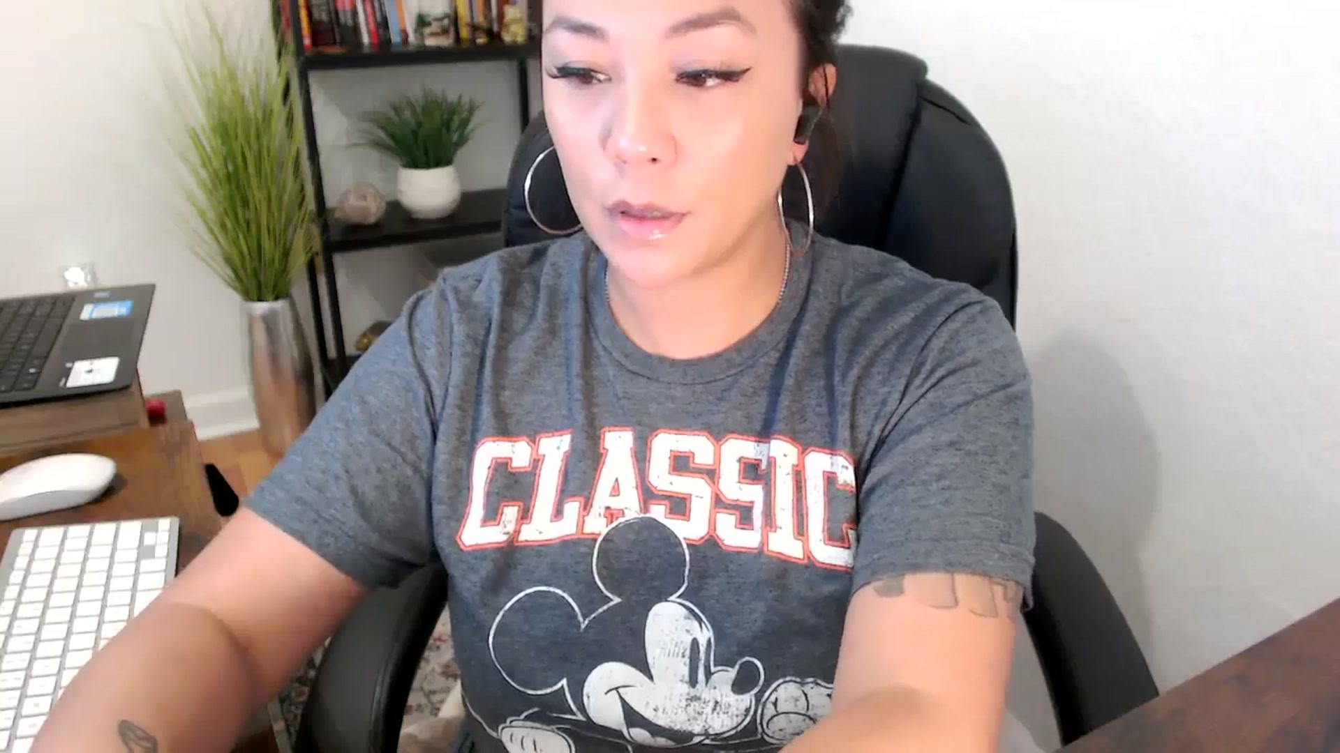 Gallery image thumbnail from MickaylaMinx's myfreecams stream on, 11/25/2024, 18:27 image 20 of 20