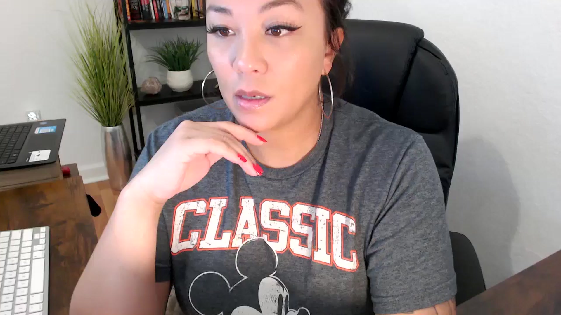 Gallery image thumbnail from MickaylaMinx's myfreecams stream on, 11/25/2024, 18:58 image 2 of 20