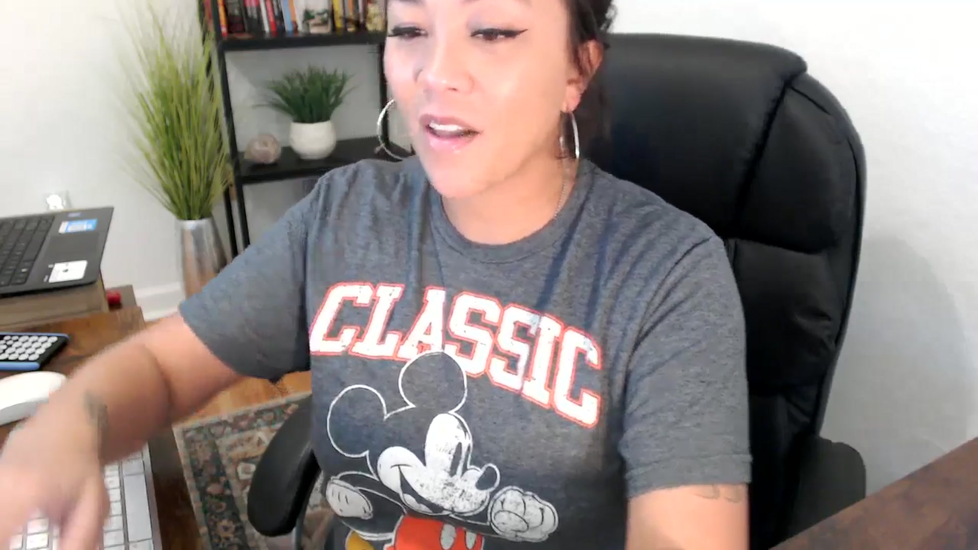 Gallery image thumbnail from MickaylaMinx's myfreecams stream on, 11/25/2024, 18:58 image 16 of 20