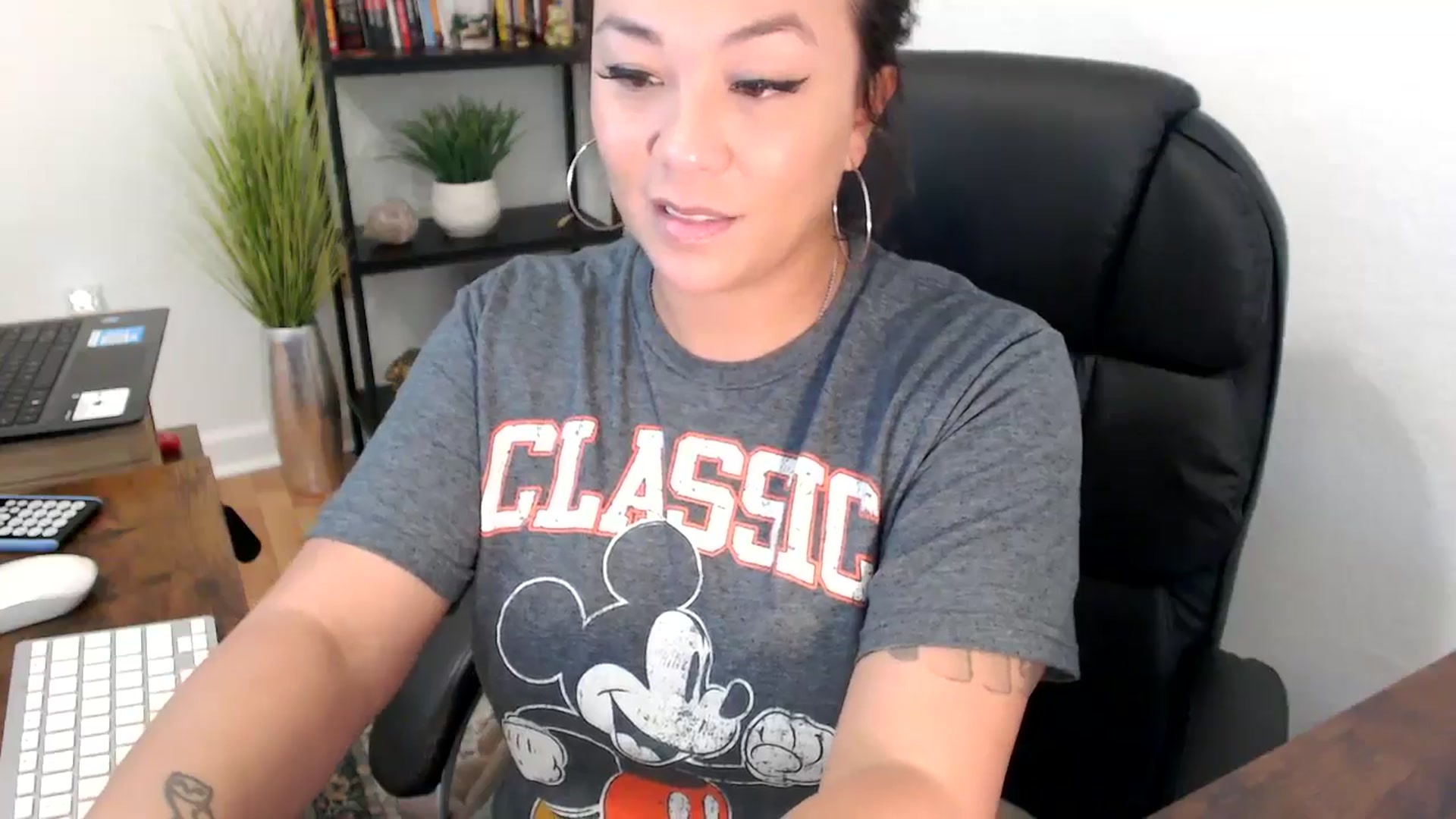 Gallery image thumbnail from MickaylaMinx's myfreecams stream on, 11/25/2024, 18:58 image 17 of 20