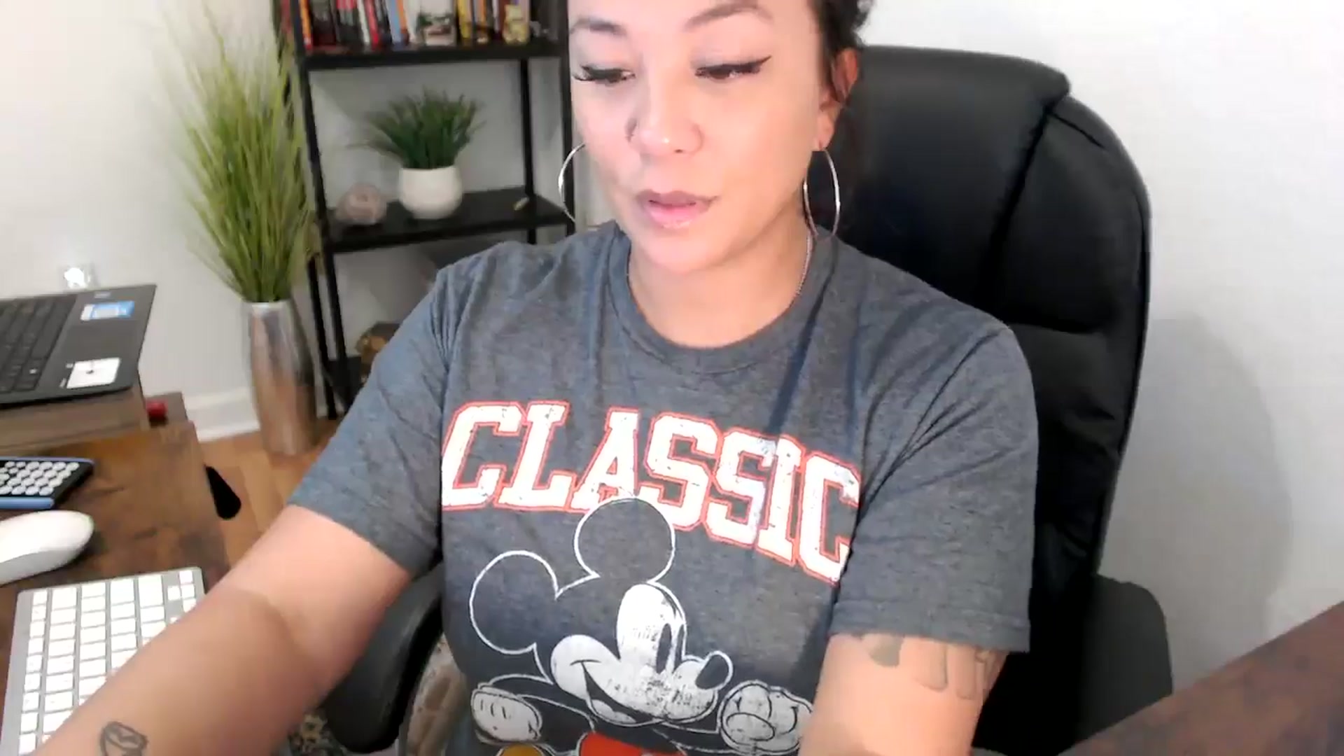 Gallery image thumbnail from MickaylaMinx's myfreecams stream on, 11/25/2024, 18:58 image 15 of 20