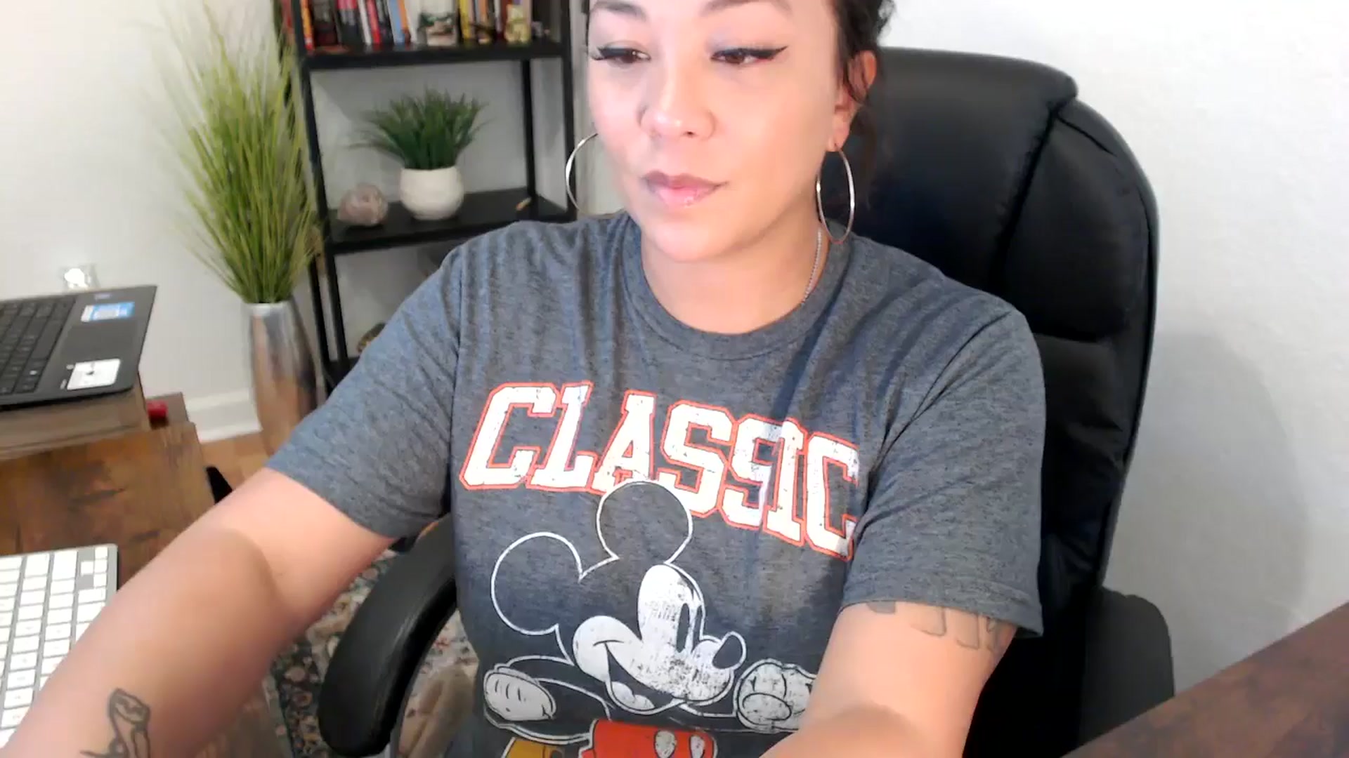 Gallery image thumbnail from MickaylaMinx's myfreecams stream on, 11/25/2024, 18:58 image 1 of 20