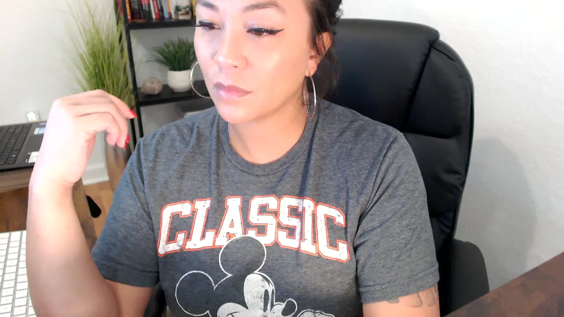 Gallery image thumbnail from MickaylaMinx's myfreecams stream on, 11/25/2024, 18:58 image 6 of 20