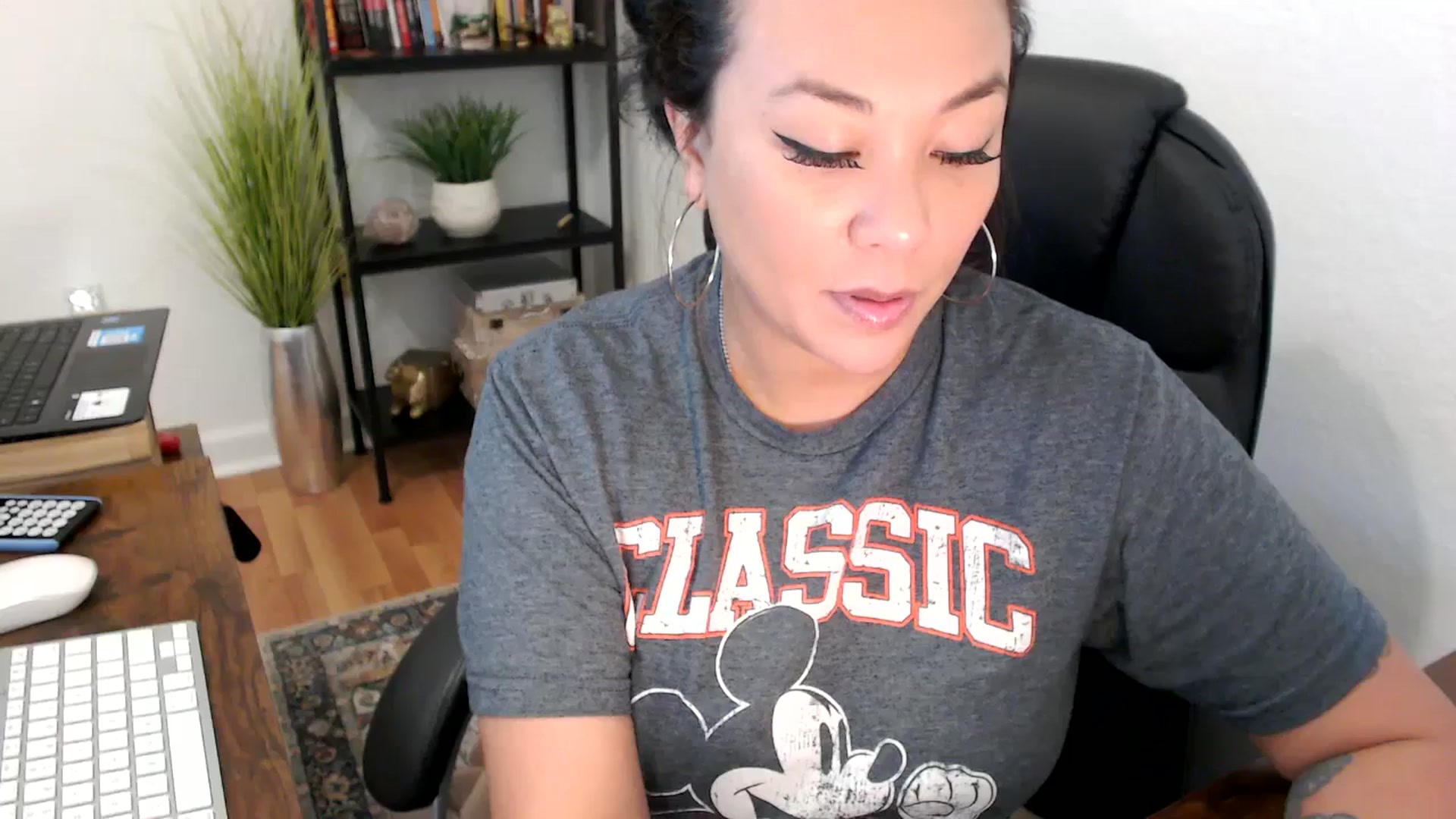 Gallery image thumbnail from MickaylaMinx's myfreecams stream on, 11/25/2024, 18:58 image 19 of 20