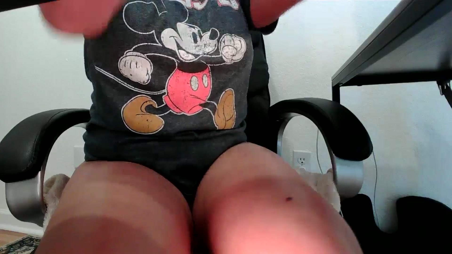 Gallery image thumbnail from MickaylaMinx's myfreecams stream on, 11/25/2024, 20:14 image 16 of 20