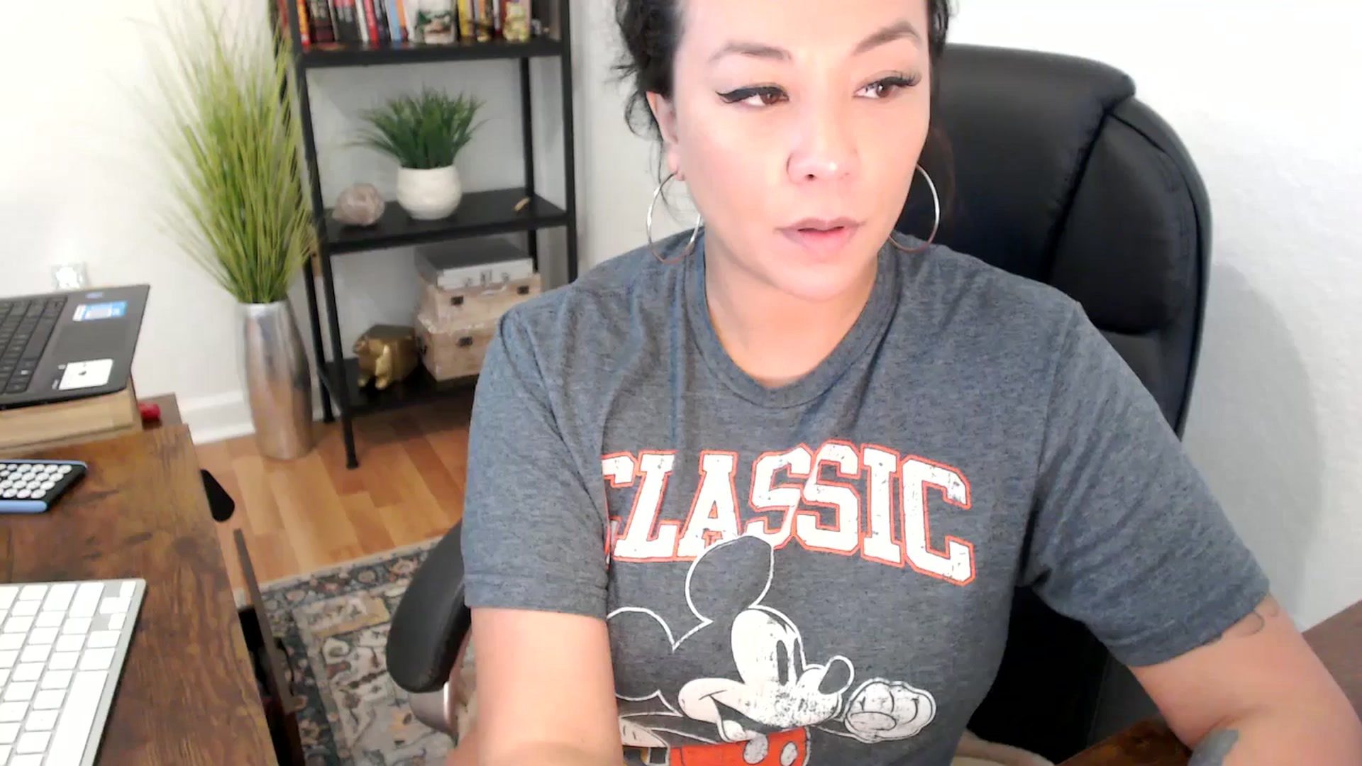Gallery image thumbnail from MickaylaMinx's myfreecams stream on, 11/25/2024, 20:14 image 1 of 20