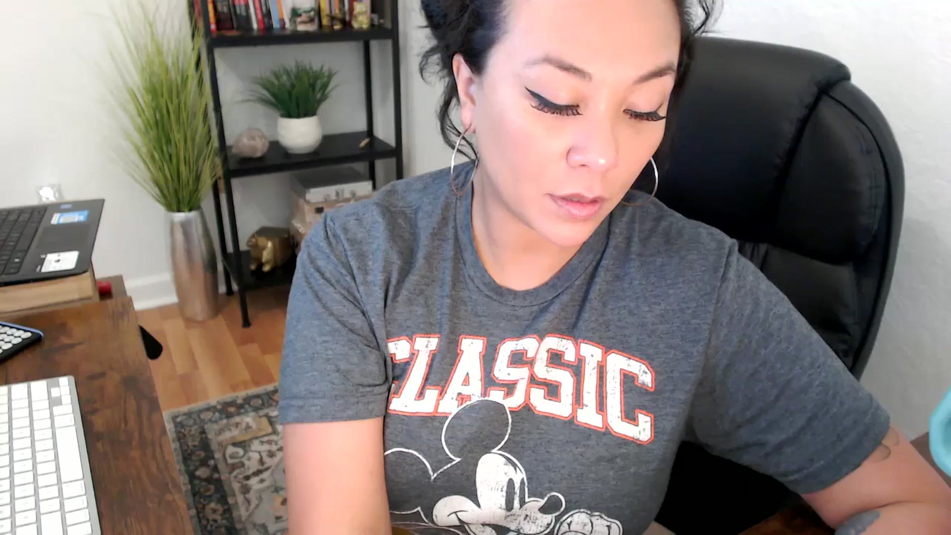 Gallery image thumbnail from MickaylaMinx's myfreecams stream on, 11/25/2024, 21:43 image 10 of 20