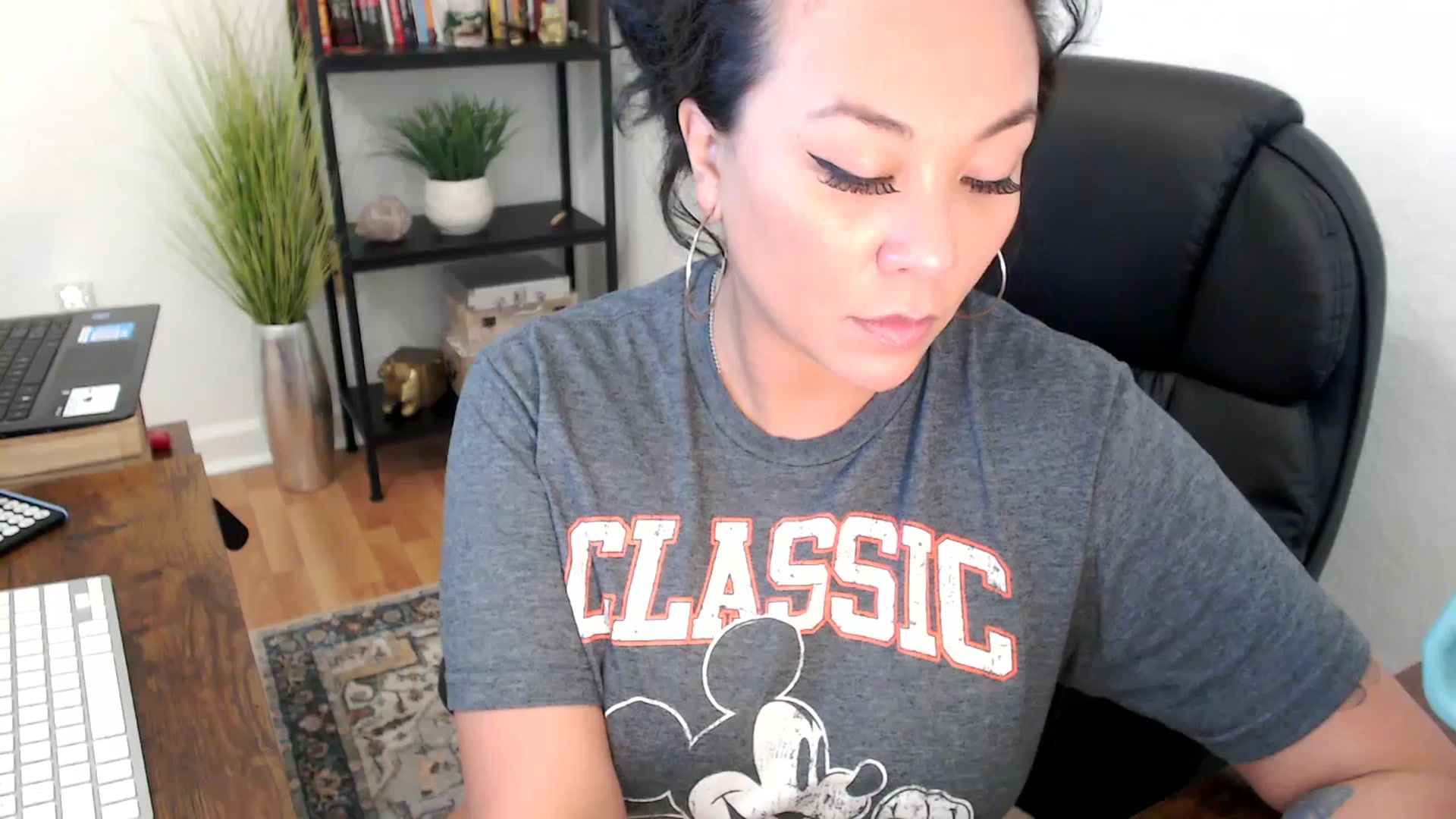 Gallery image thumbnail from MickaylaMinx's myfreecams stream on, 11/25/2024, 21:43 image 13 of 20