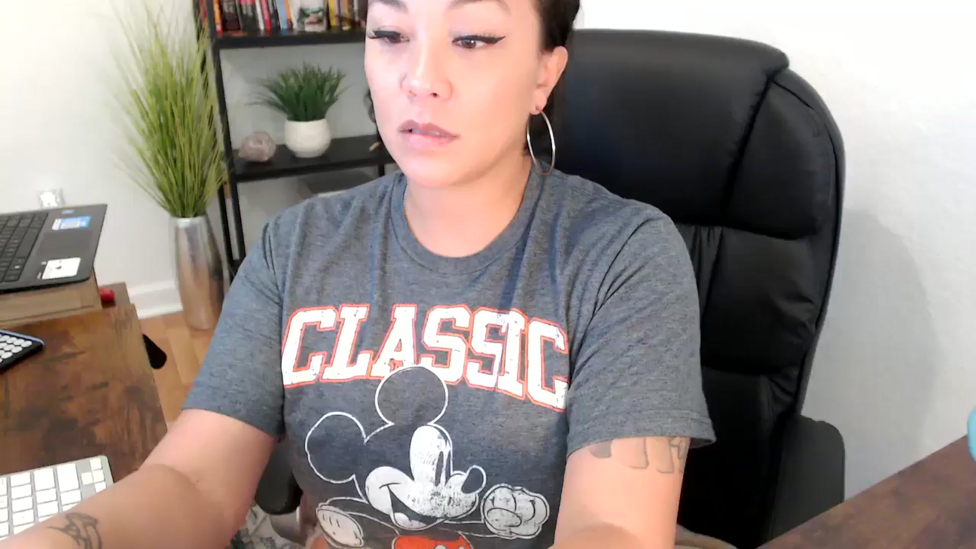 Gallery image thumbnail from MickaylaMinx's myfreecams stream on, 11/25/2024, 21:43 image 1 of 20