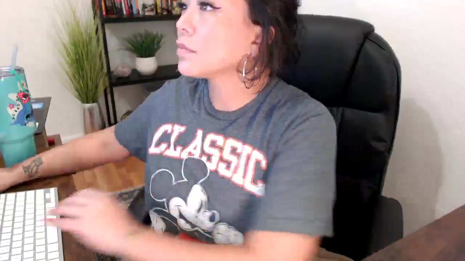 Gallery image thumbnail from MickaylaMinx's myfreecams stream on, 11/25/2024, 22:13 image 19 of 20