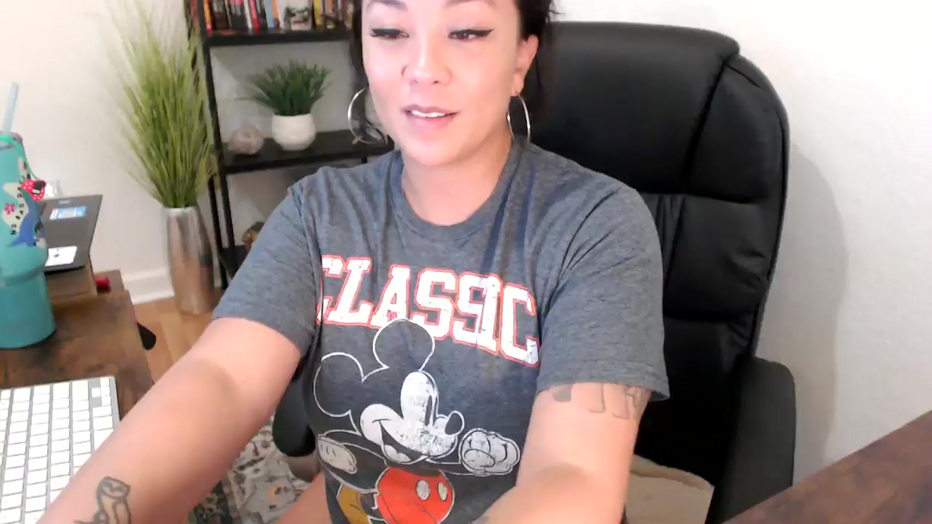 Gallery image thumbnail from MickaylaMinx's myfreecams stream on, 11/25/2024, 22:13 image 2 of 20