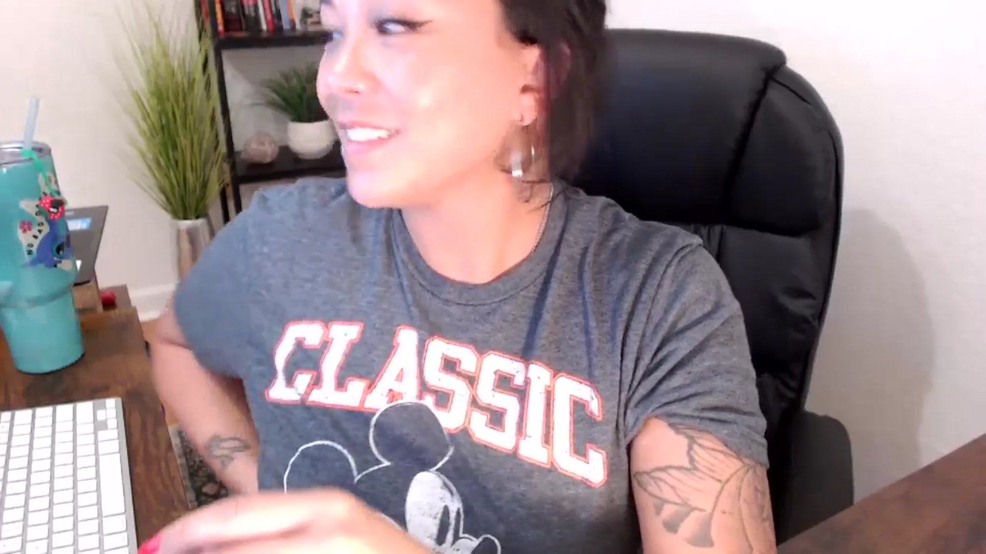 Gallery image thumbnail from MickaylaMinx's myfreecams stream on, 11/25/2024, 22:13 image 9 of 20