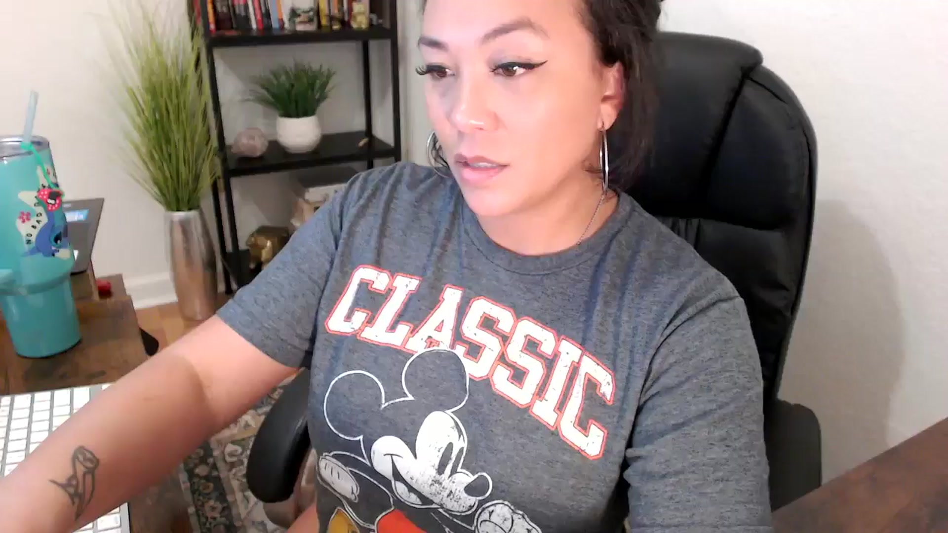 Gallery image thumbnail from MickaylaMinx's myfreecams stream on, 11/25/2024, 22:13 image 17 of 20
