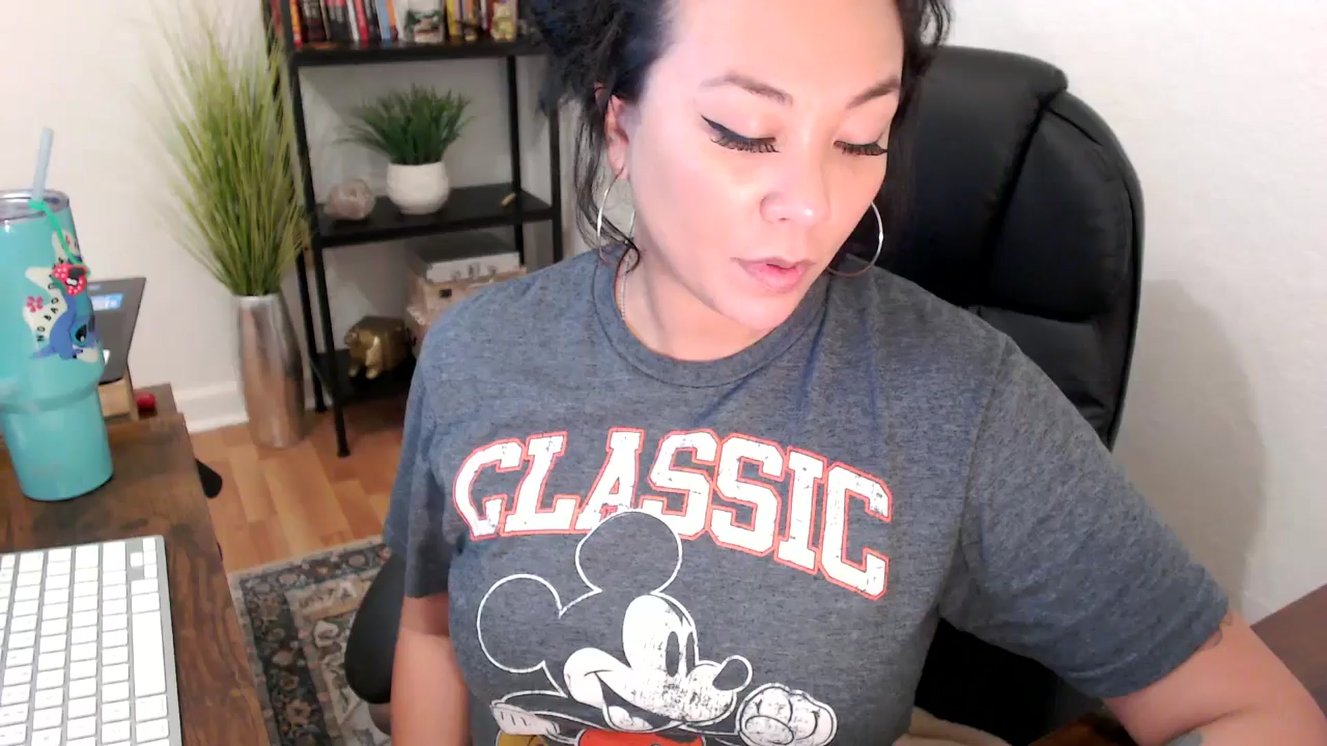 Gallery image thumbnail from MickaylaMinx's myfreecams stream on, 11/25/2024, 22:13 image 18 of 20