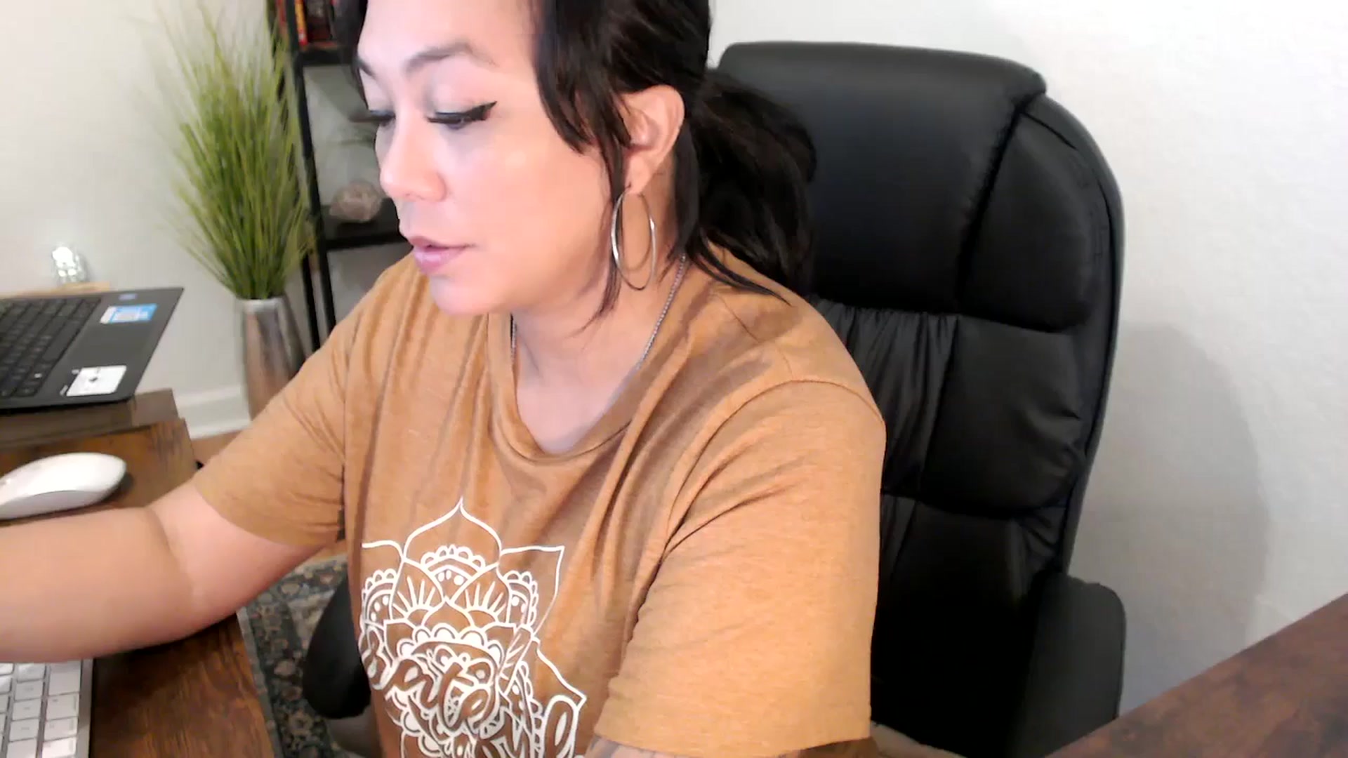 Gallery image thumbnail from MickaylaMinx's myfreecams stream on, 11/26/2024, 16:57 image 3 of 20