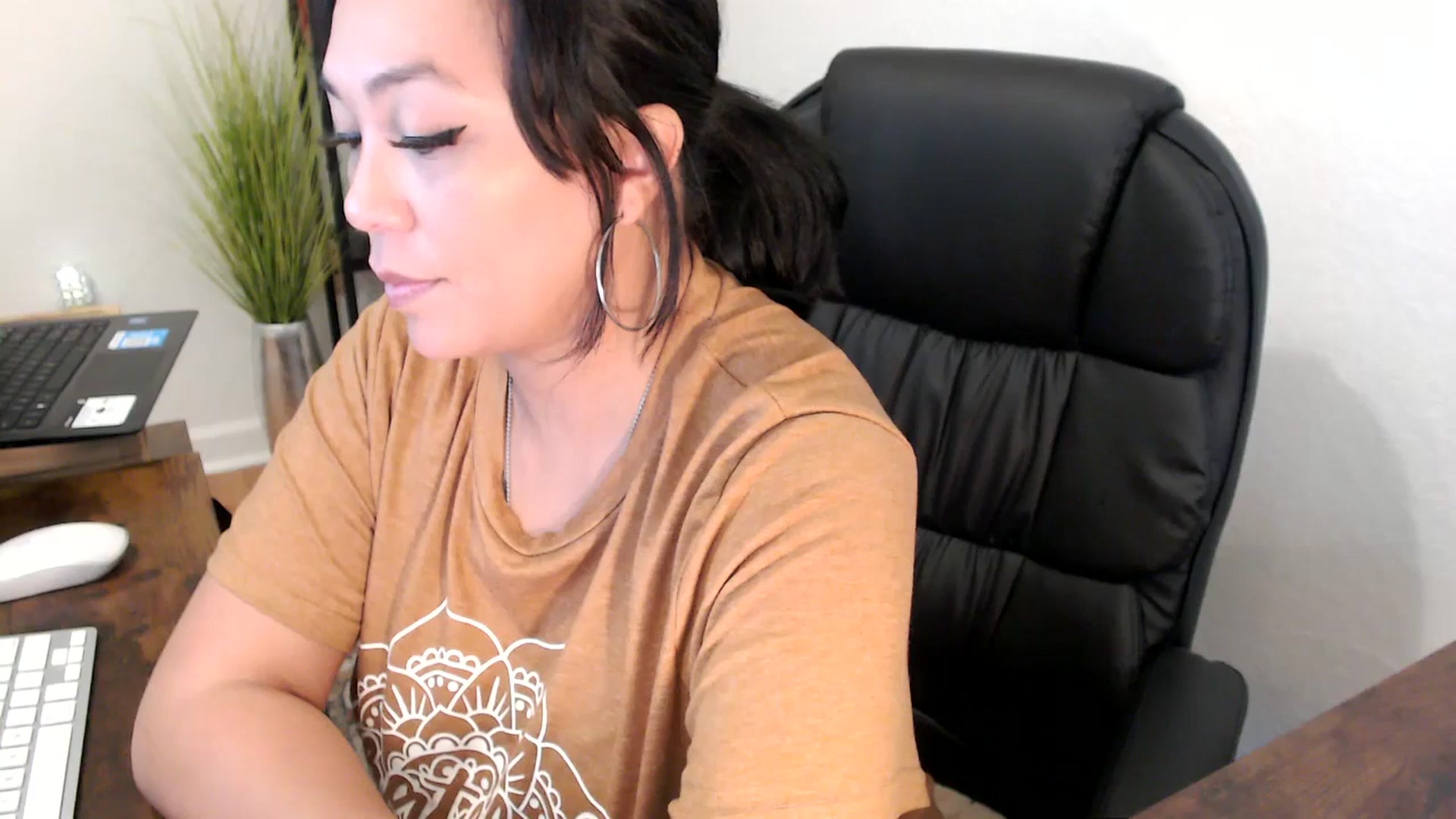 Gallery image thumbnail from MickaylaMinx's myfreecams stream on, 11/26/2024, 16:57 image 9 of 20