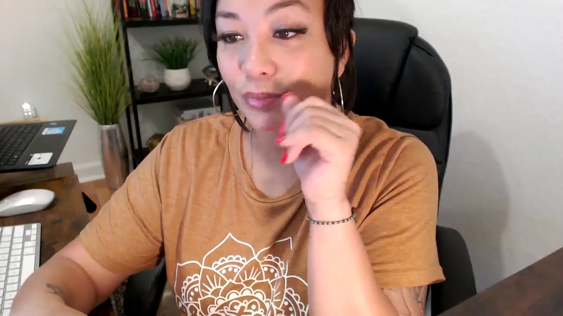 Gallery image thumbnail from MickaylaMinx's myfreecams stream on, 11/26/2024, 16:57 image 6 of 20