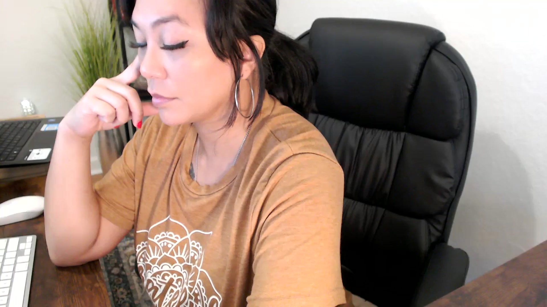 Gallery image thumbnail from MickaylaMinx's myfreecams stream on, 11/26/2024, 16:57 image 7 of 20