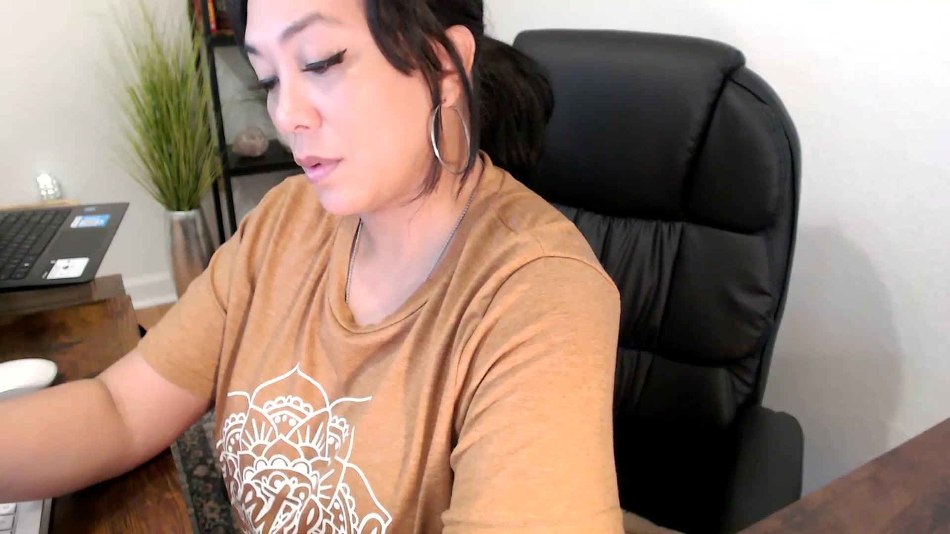 Gallery image thumbnail from MickaylaMinx's myfreecams stream on, 11/26/2024, 16:57 image 12 of 20