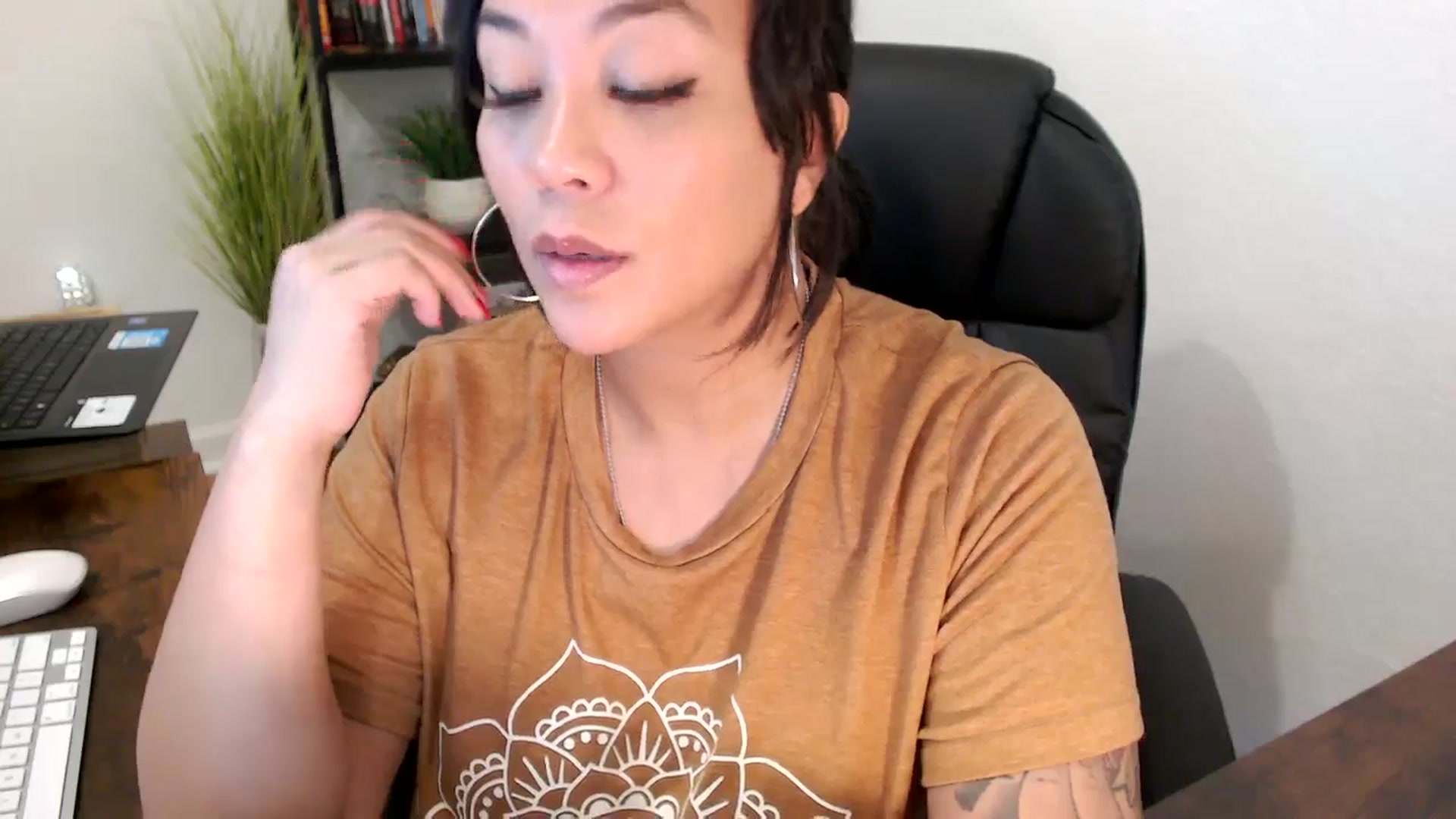 Gallery image thumbnail from MickaylaMinx's myfreecams stream on, 11/26/2024, 16:57 image 13 of 20
