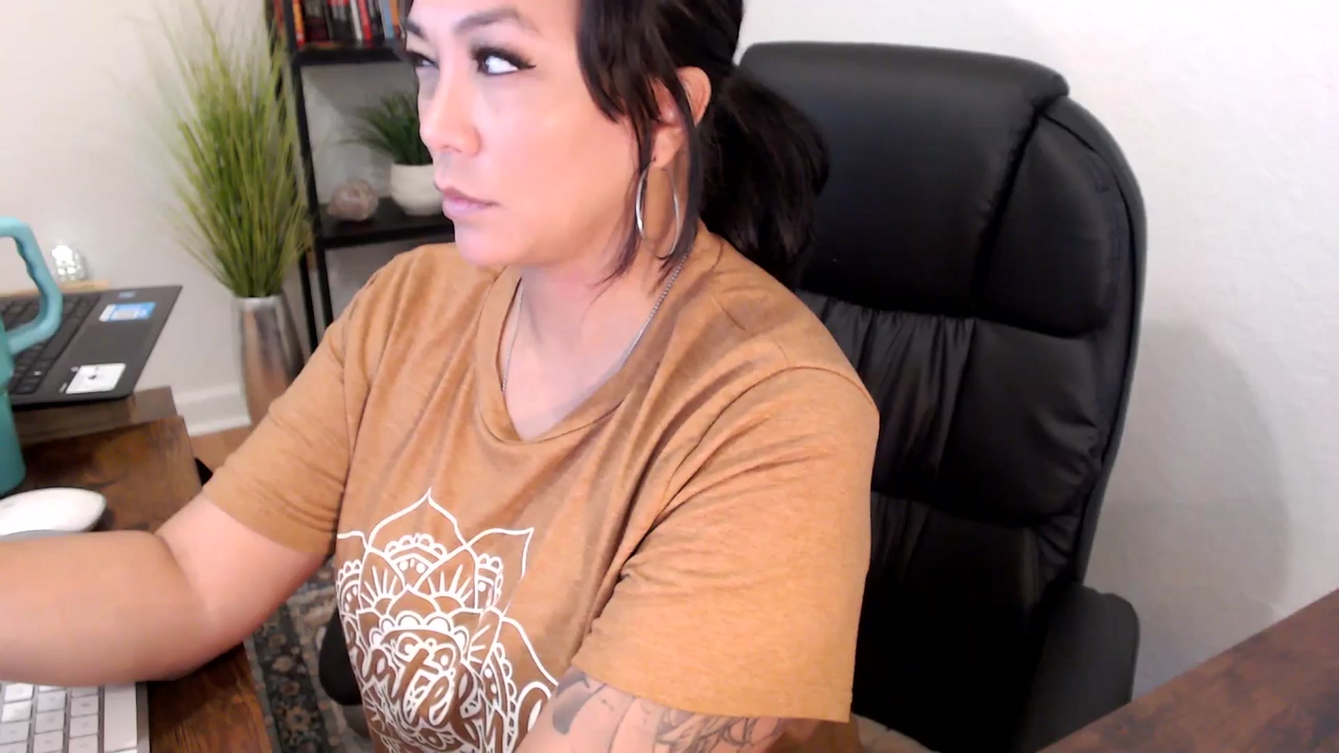 Gallery image thumbnail from MickaylaMinx's myfreecams stream on, 11/26/2024, 16:57 image 19 of 20