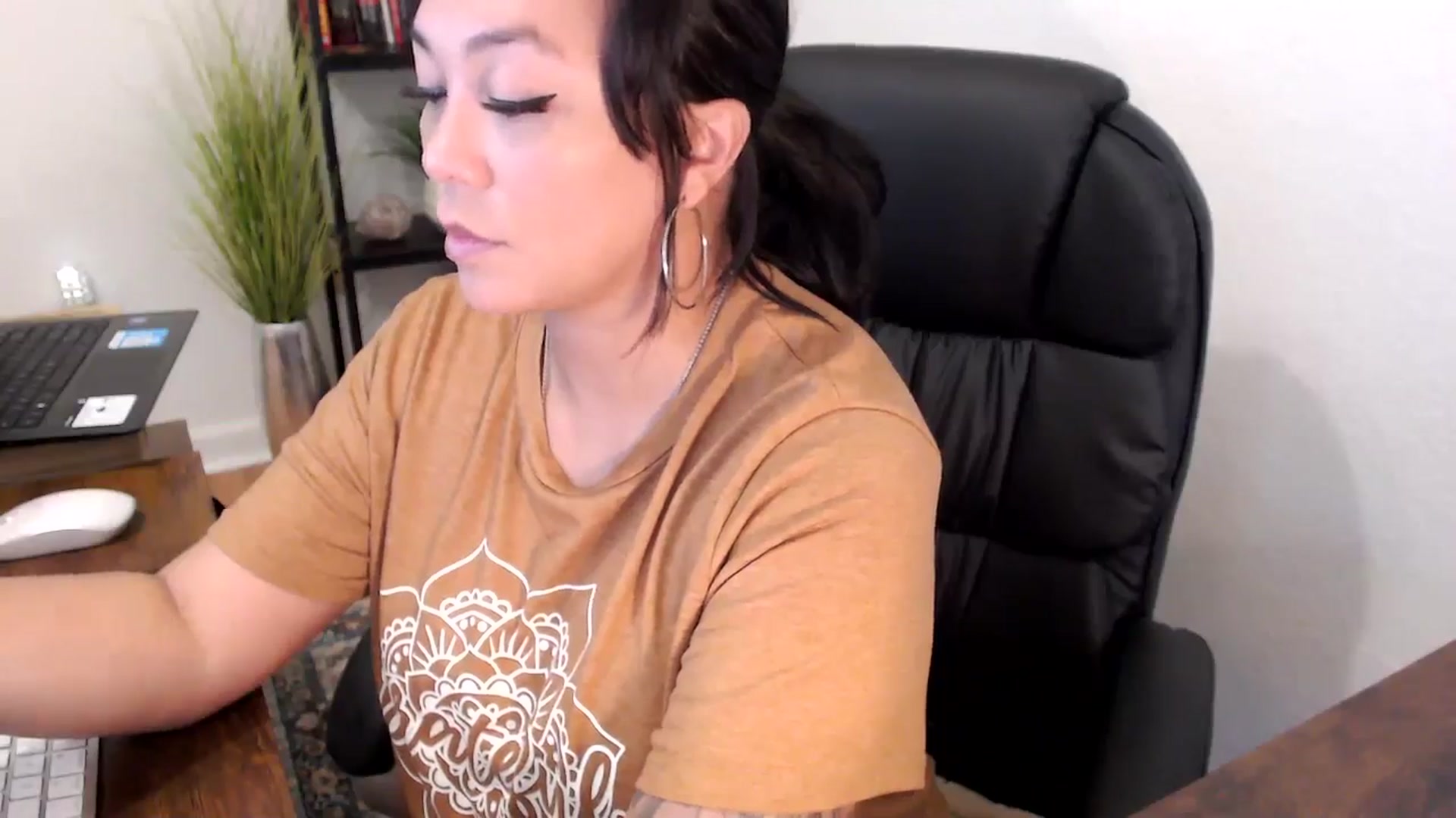Gallery image thumbnail from MickaylaMinx's myfreecams stream on, 11/26/2024, 16:57 image 4 of 20