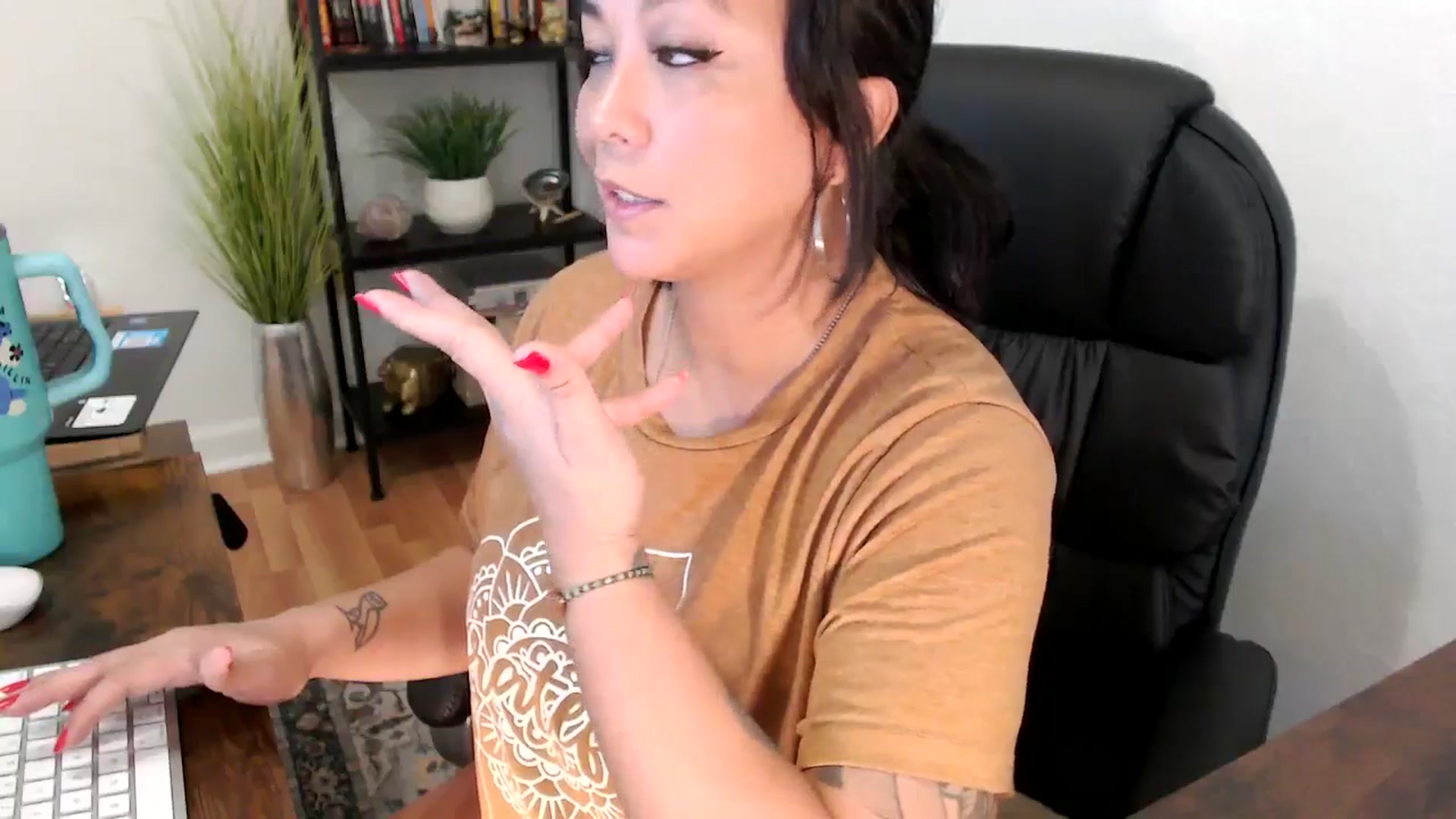 Gallery image thumbnail from MickaylaMinx's myfreecams stream on, 11/26/2024, 18:26 image 10 of 20