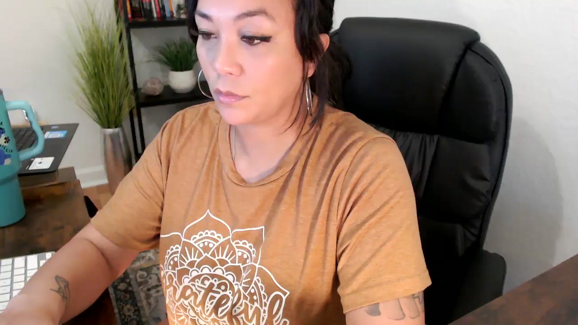 Gallery image thumbnail from MickaylaMinx's myfreecams stream on, 11/26/2024, 18:26 image 9 of 20