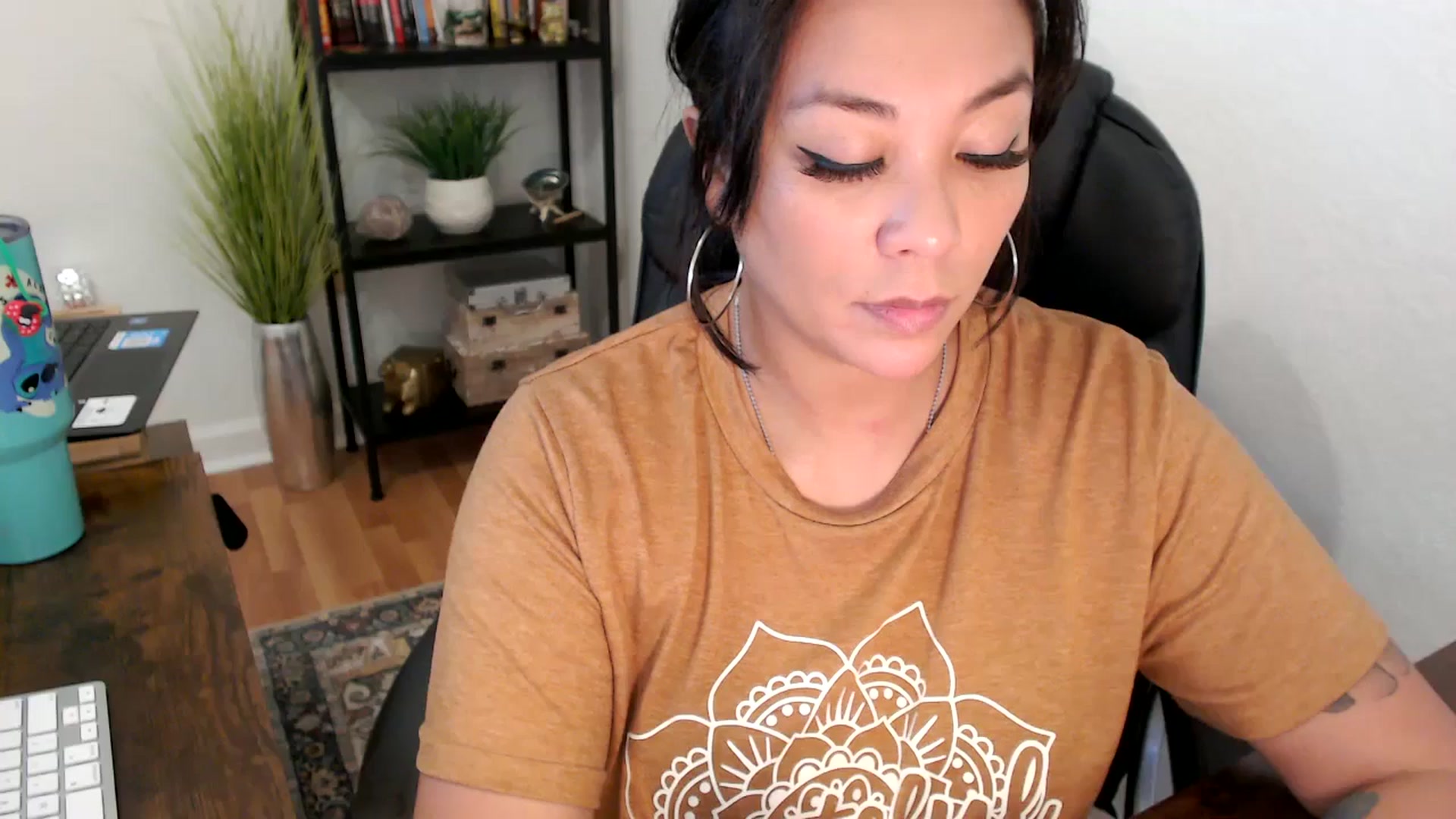 Gallery image thumbnail from MickaylaMinx's myfreecams stream on, 11/26/2024, 20:06 image 11 of 20