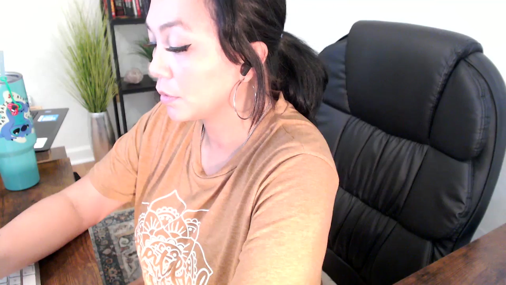 Gallery image thumbnail from MickaylaMinx's myfreecams stream on, 11/26/2024, 20:06 image 13 of 20