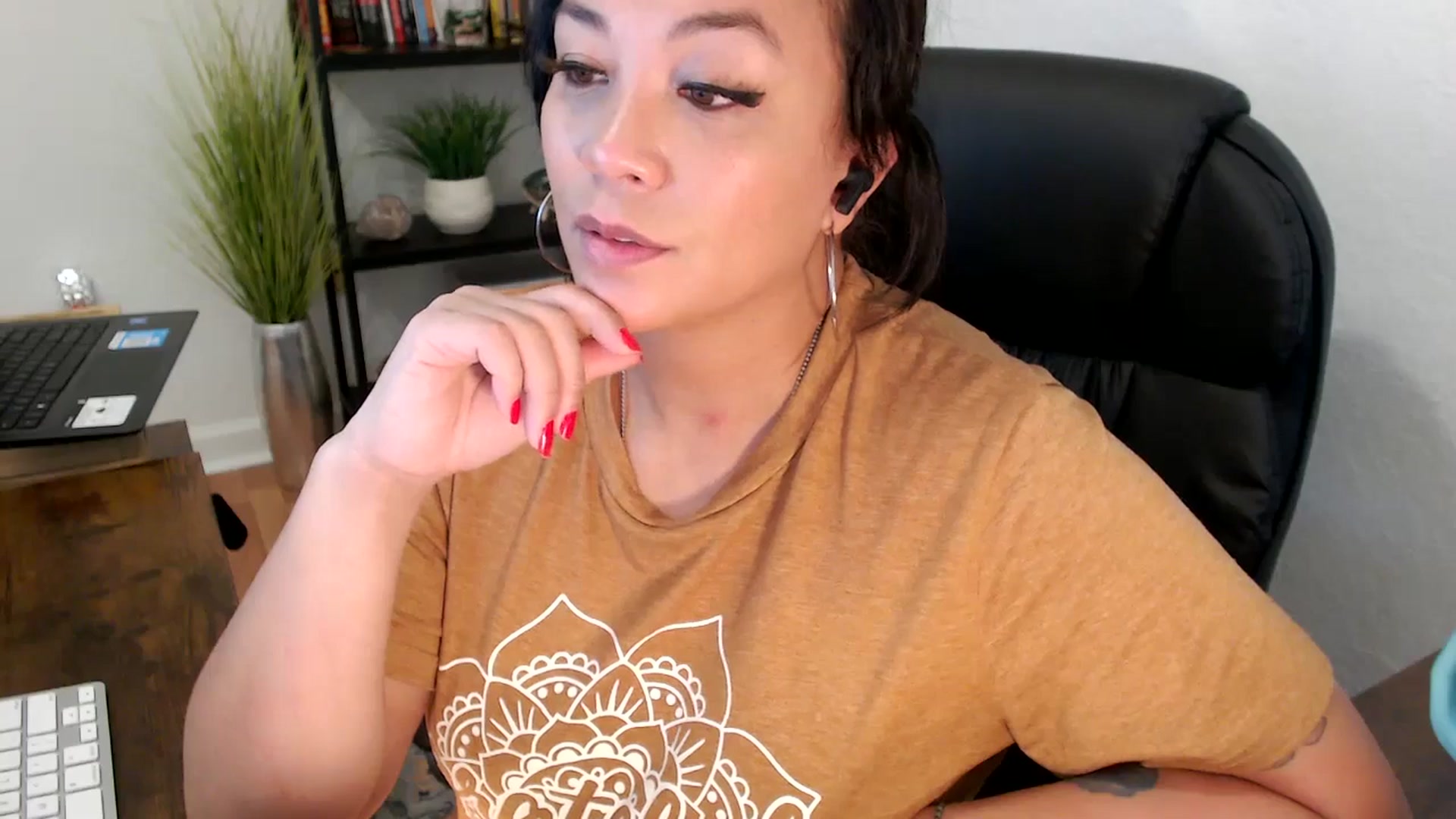 Gallery image thumbnail from MickaylaMinx's myfreecams stream on, 11/26/2024, 20:06 image 8 of 20