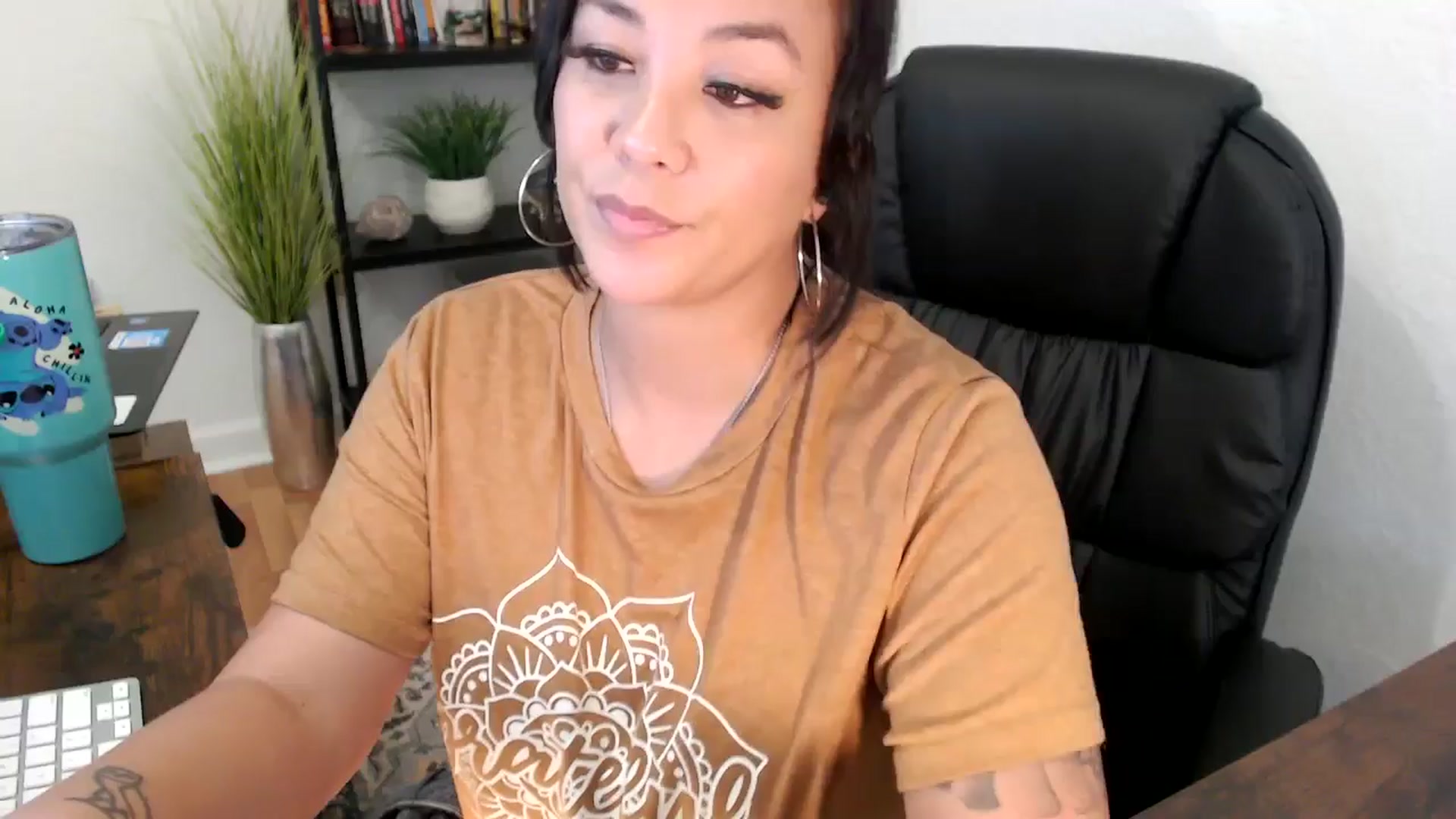 Gallery image thumbnail from MickaylaMinx's myfreecams stream on, 11/26/2024, 20:06 image 20 of 20