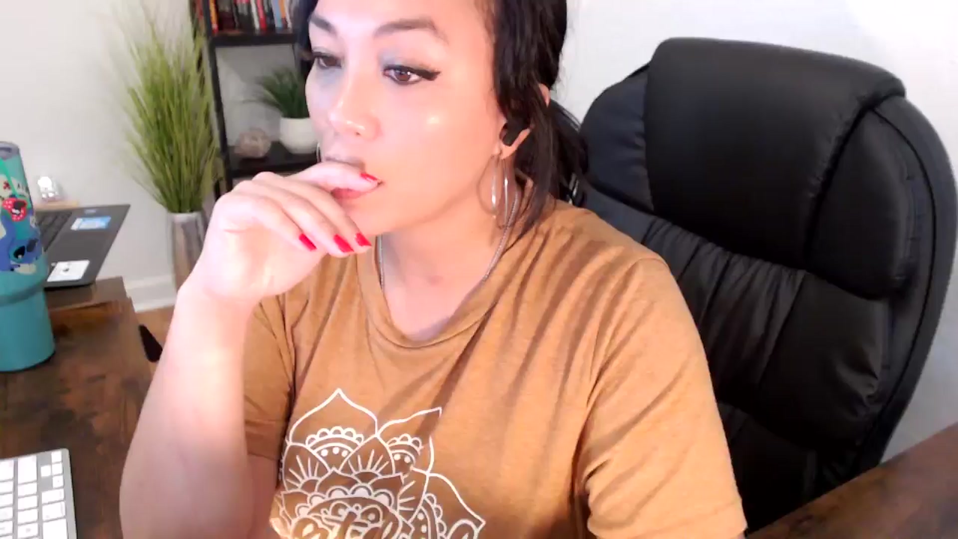 Gallery image thumbnail from MickaylaMinx's myfreecams stream on, 11/26/2024, 20:06 image 12 of 20