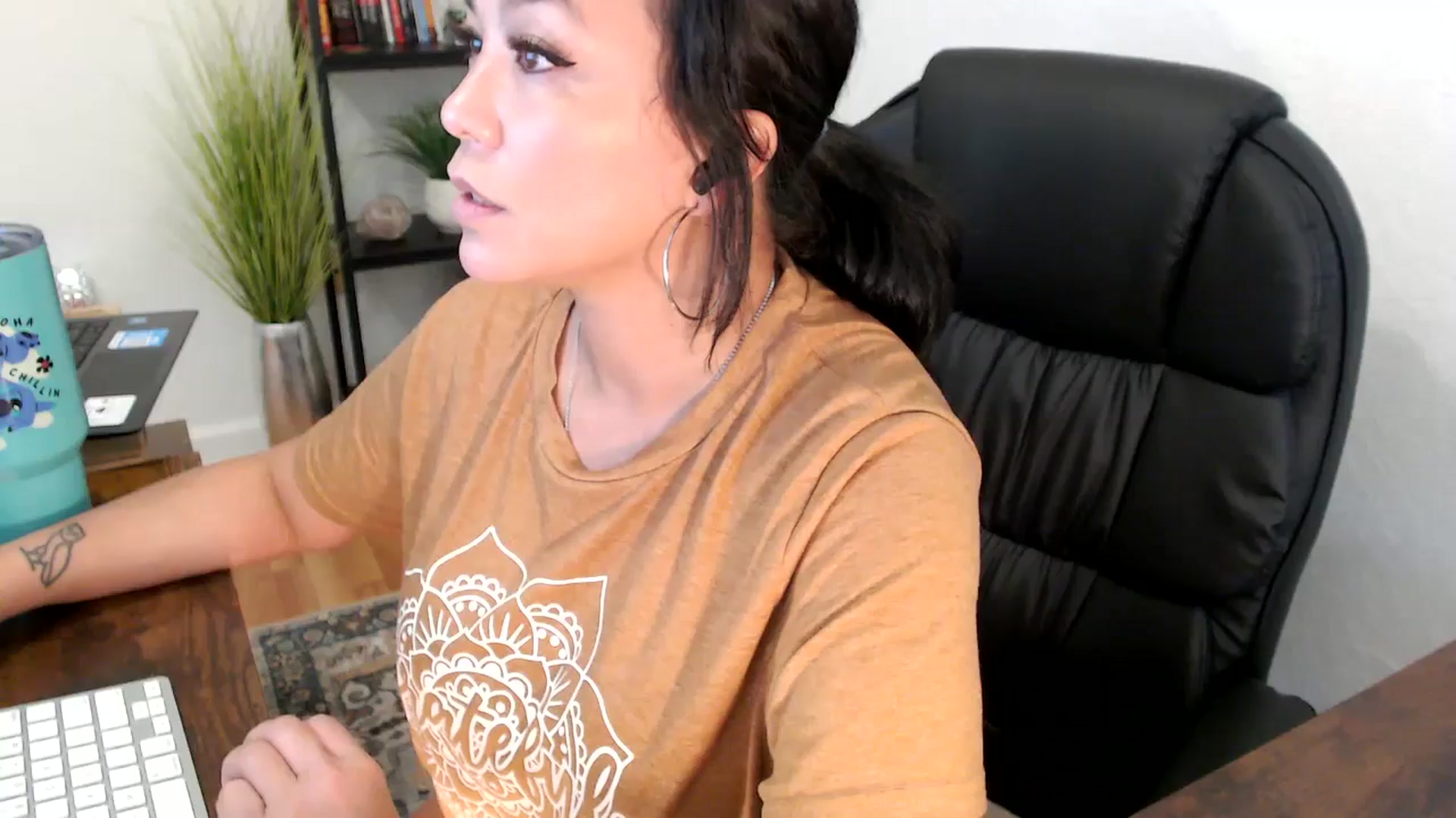 Gallery image thumbnail from MickaylaMinx's myfreecams stream on, 11/26/2024, 20:24 image 14 of 20