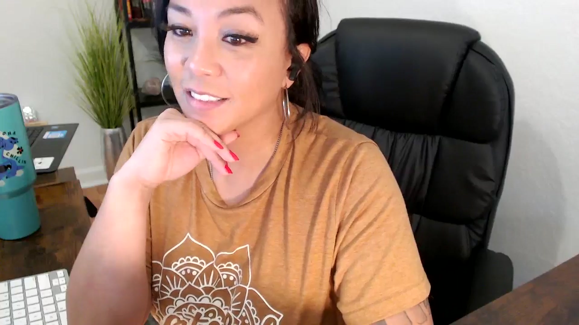 Gallery image thumbnail from MickaylaMinx's myfreecams stream on, 11/26/2024, 20:24 image 20 of 20