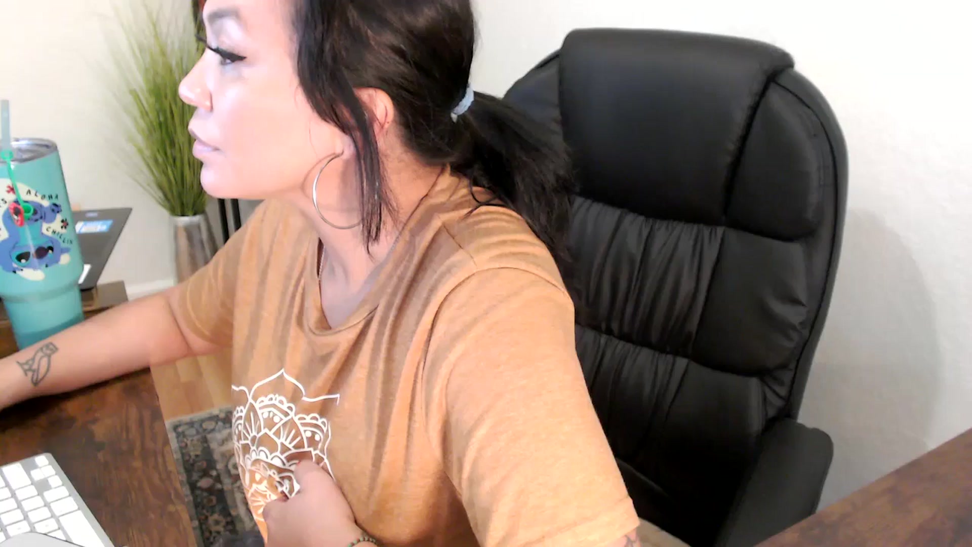 Gallery image thumbnail from MickaylaMinx's myfreecams stream on, 11/26/2024, 21:53 image 15 of 20