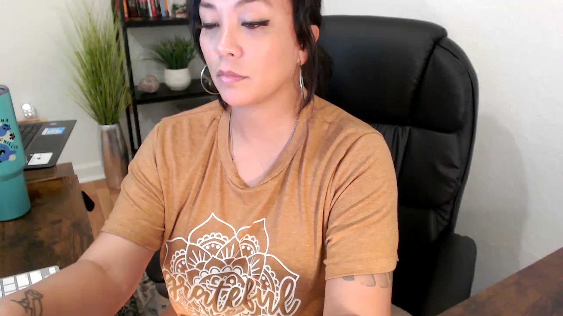 Gallery image thumbnail from MickaylaMinx's myfreecams stream on, 11/26/2024, 21:53 image 6 of 20