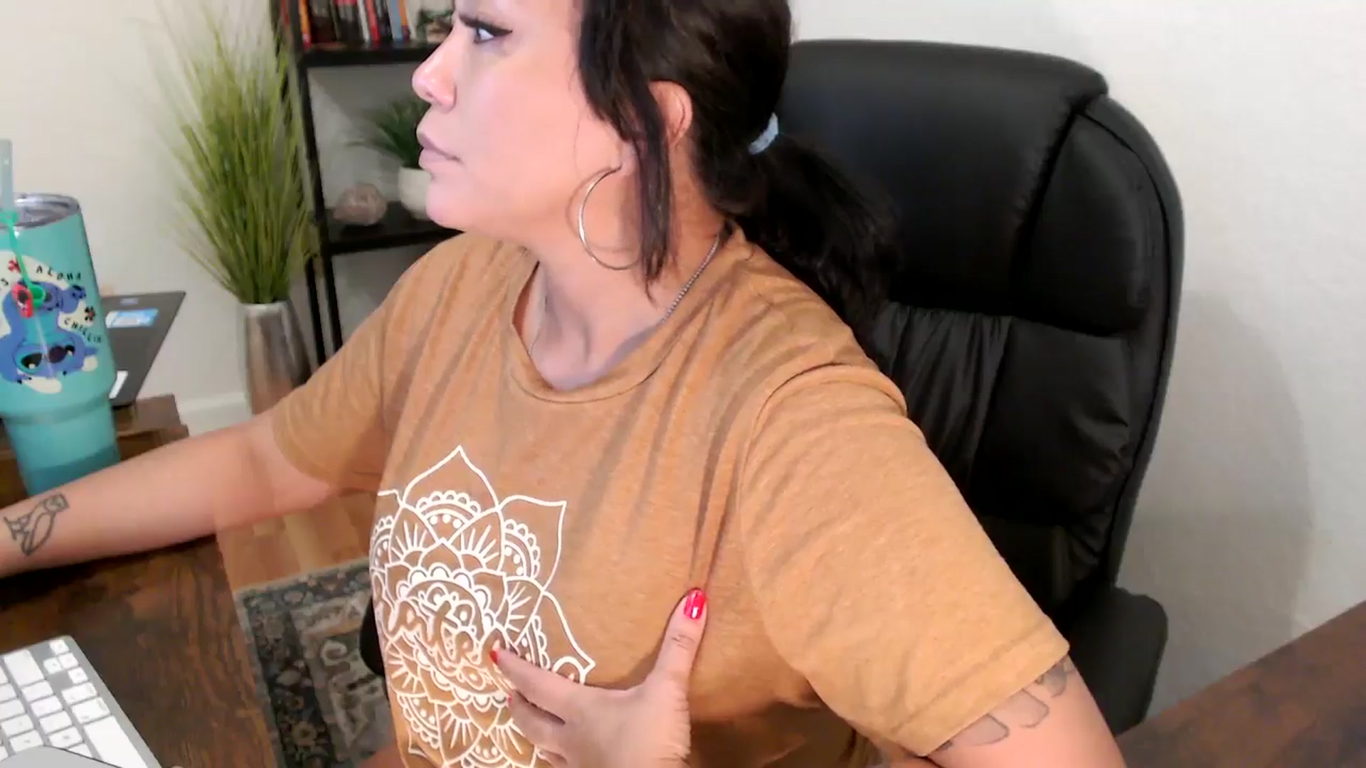 Gallery image thumbnail from MickaylaMinx's myfreecams stream on, 11/26/2024, 21:53 image 18 of 20