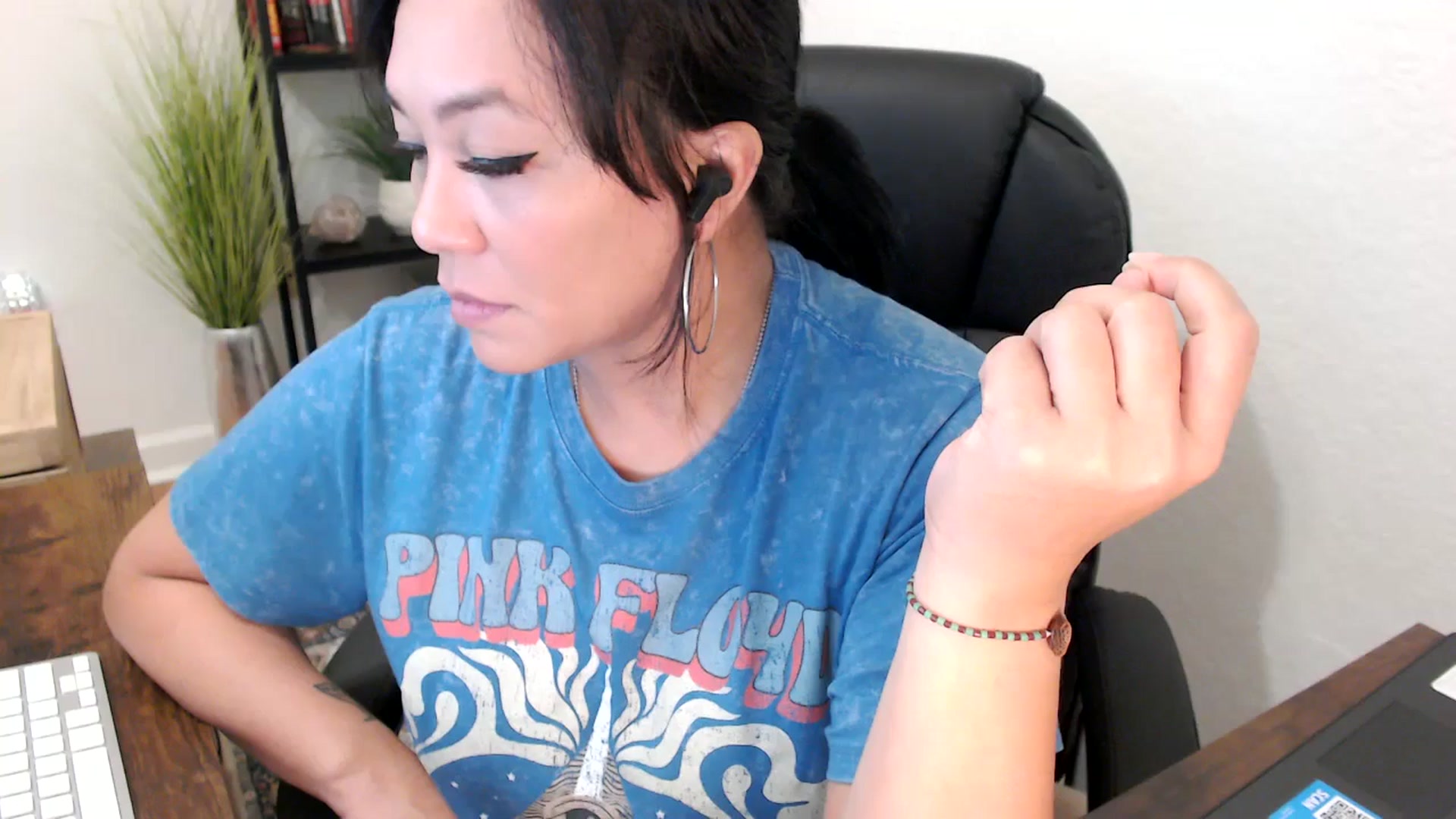 Gallery image thumbnail from MickaylaMinx's myfreecams stream on, 11/27/2024, 16:22 image 6 of 20