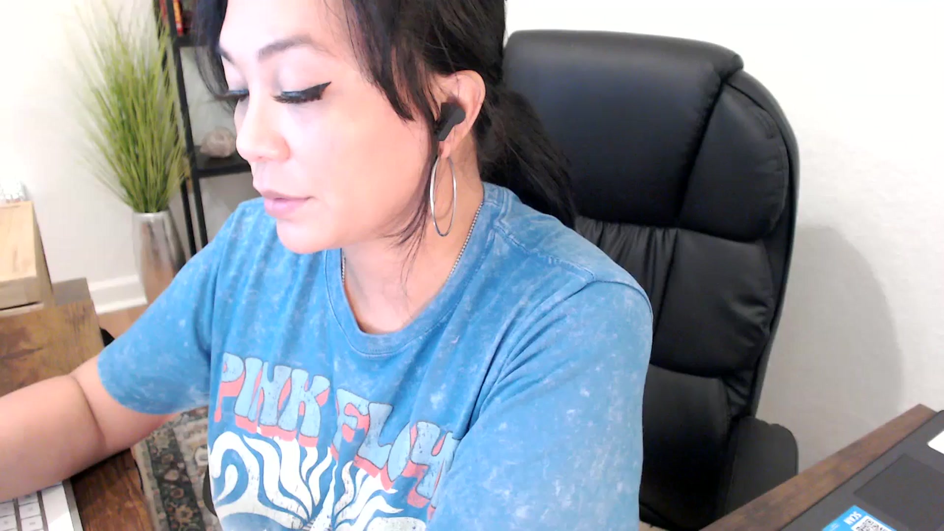 Gallery image thumbnail from MickaylaMinx's myfreecams stream on, 11/27/2024, 16:22 image 20 of 20
