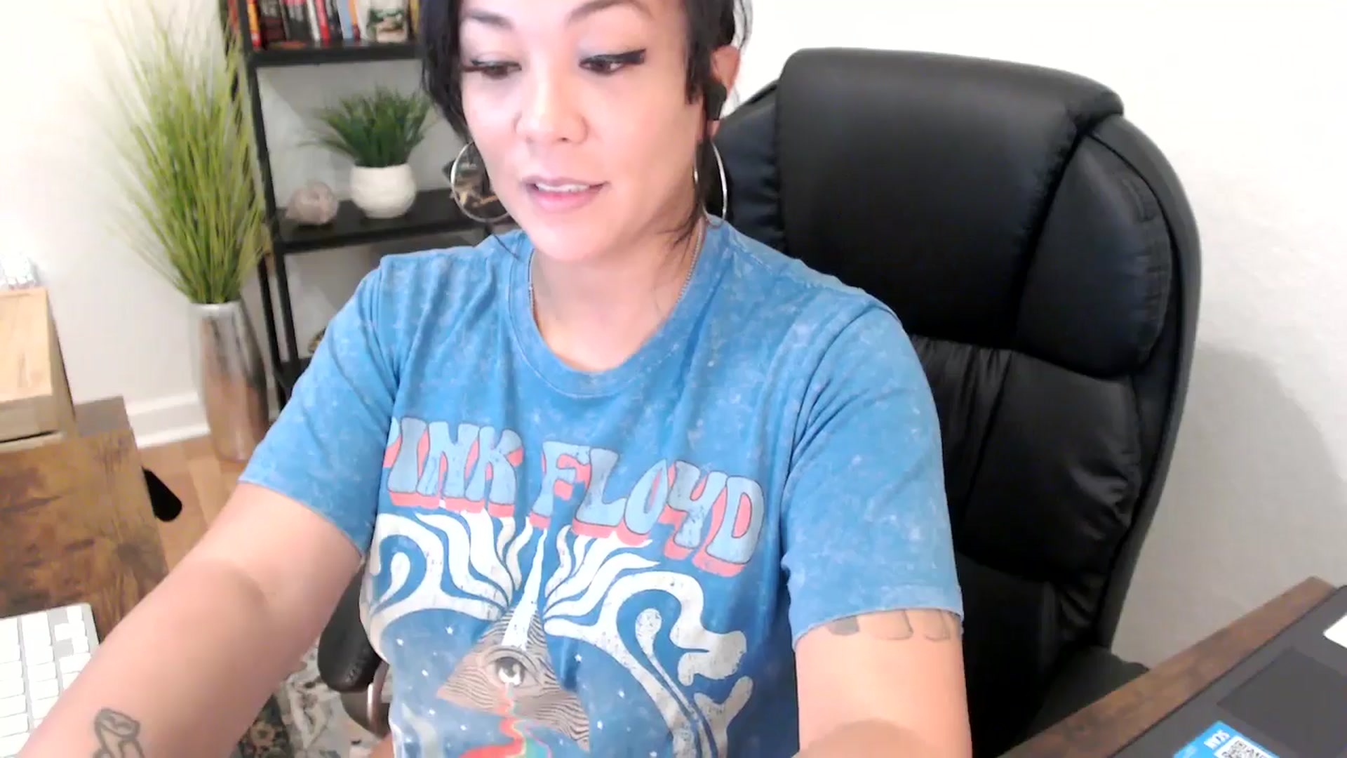 Gallery image thumbnail from MickaylaMinx's myfreecams stream on, 11/27/2024, 16:22 image 14 of 20