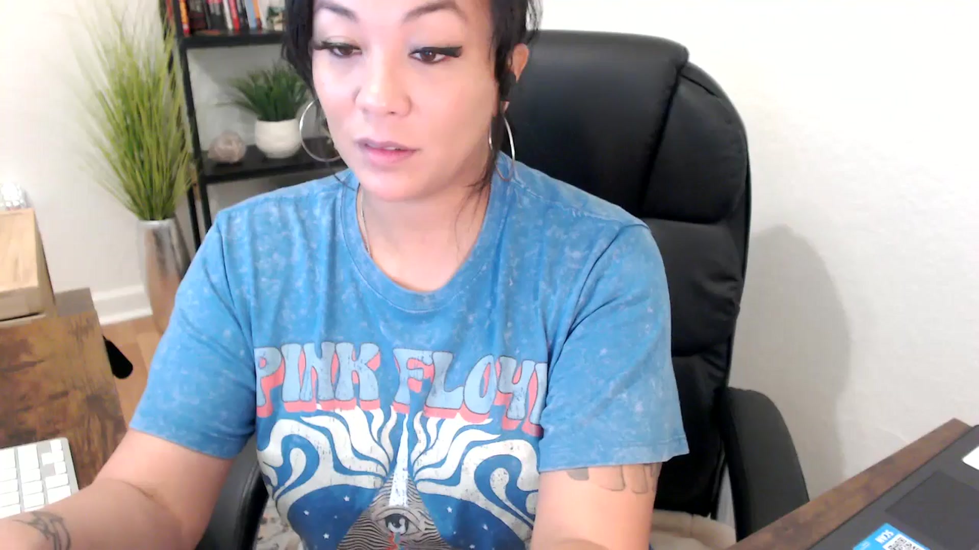 Gallery image thumbnail from MickaylaMinx's myfreecams stream on, 11/27/2024, 16:22 image 2 of 20