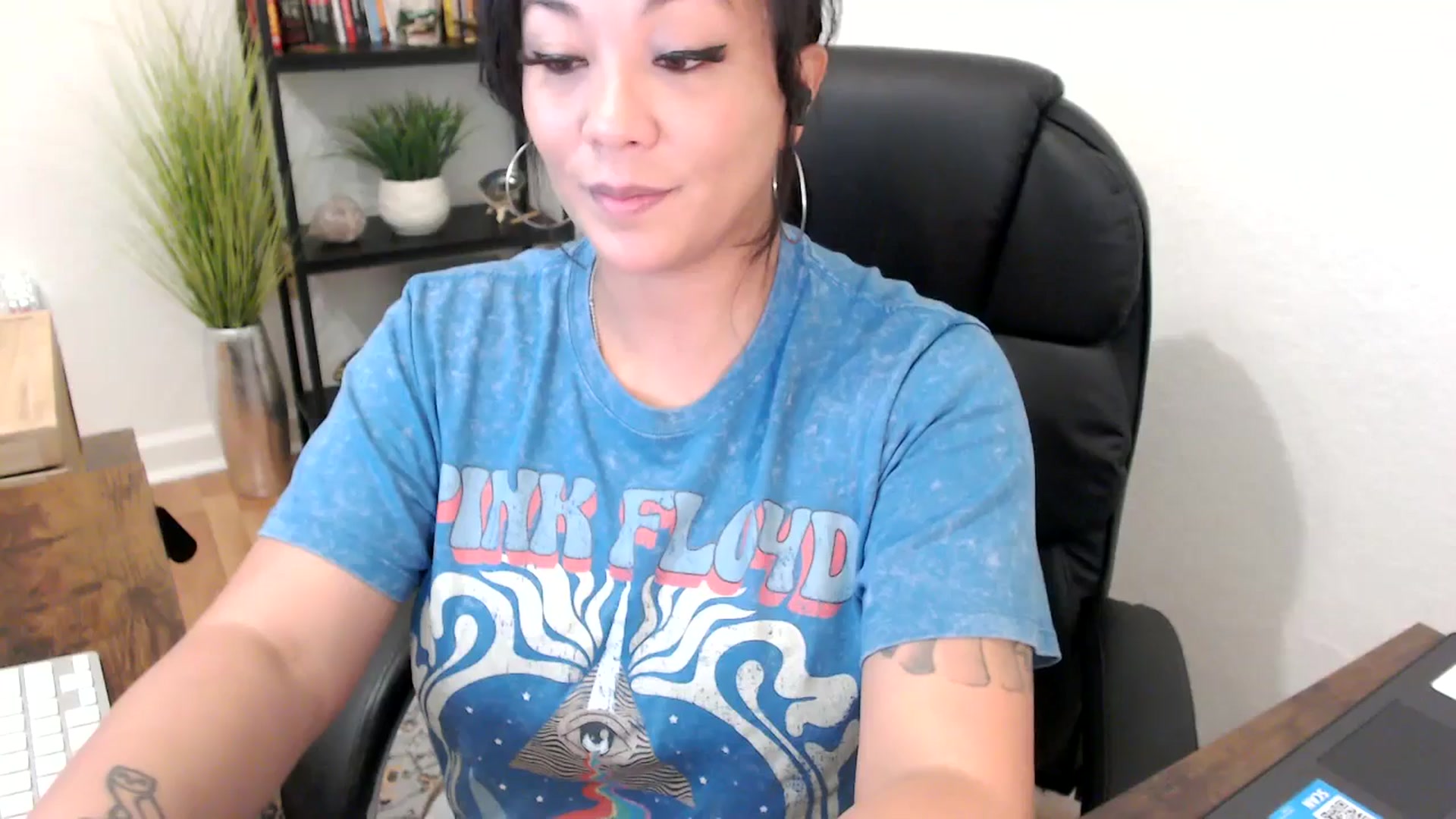 Gallery image thumbnail from MickaylaMinx's myfreecams stream on, 11/27/2024, 16:22 image 8 of 20