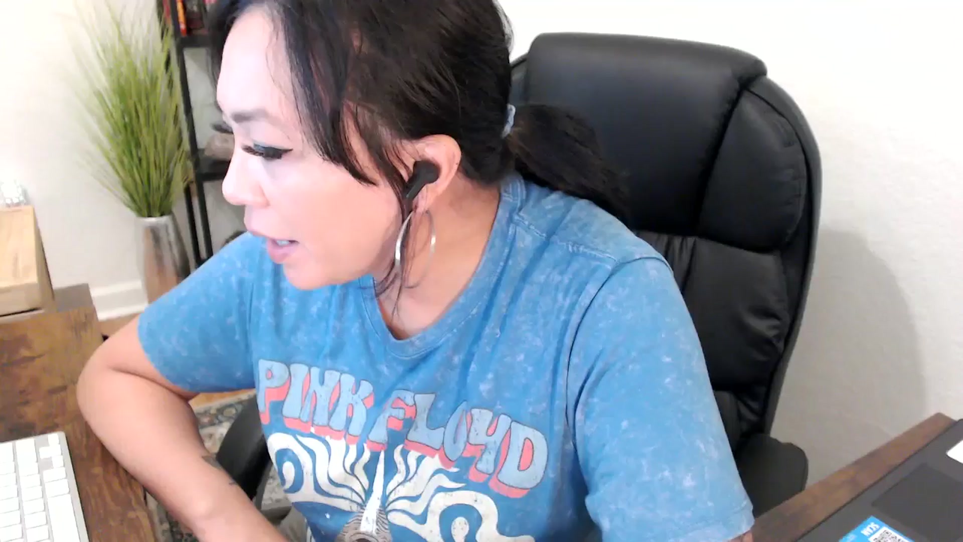 Gallery image thumbnail from MickaylaMinx's myfreecams stream on, 11/27/2024, 16:22 image 5 of 20