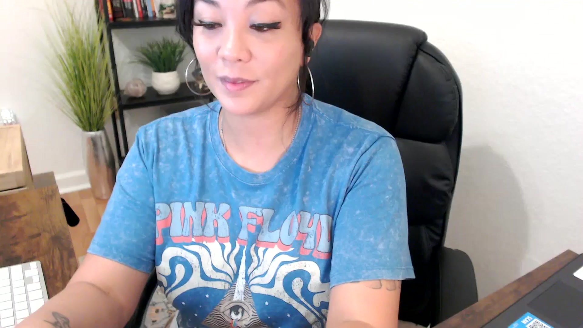 Gallery image thumbnail from MickaylaMinx's myfreecams stream on, 11/27/2024, 16:22 image 1 of 20