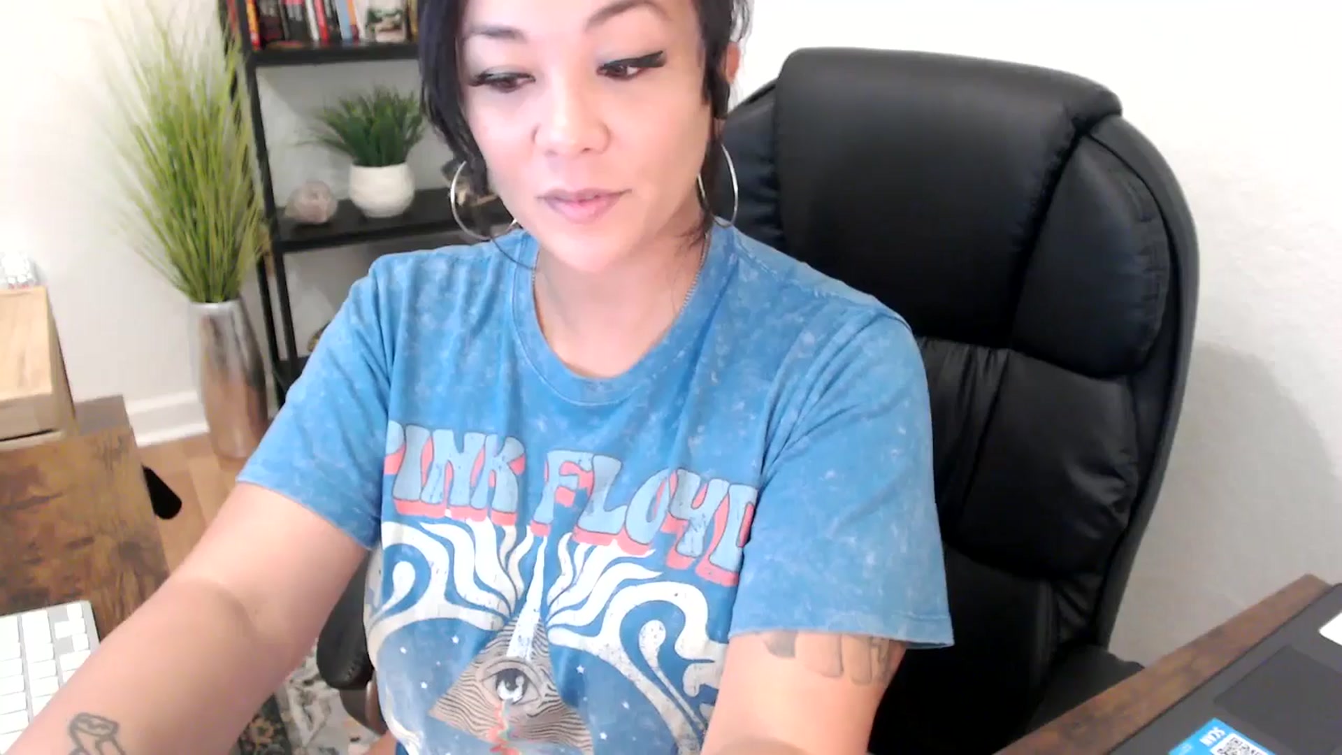 Gallery image thumbnail from MickaylaMinx's myfreecams stream on, 11/27/2024, 16:22 image 11 of 20